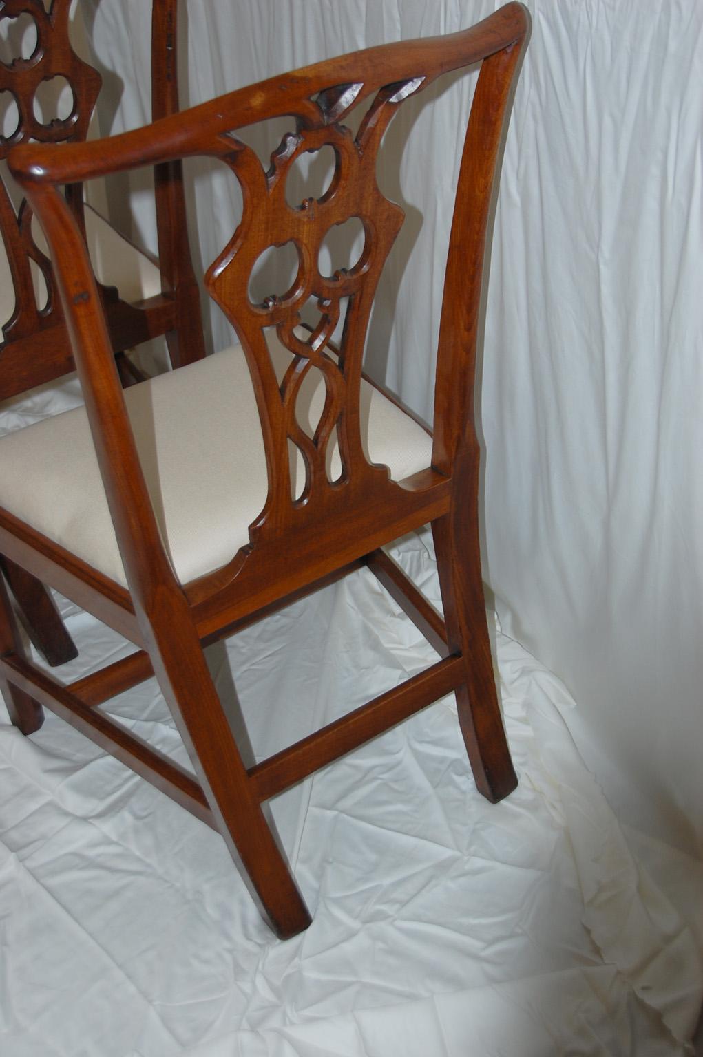 English Georgian Period Chippendale Pair of Carved Mahogany Sidechairs 2