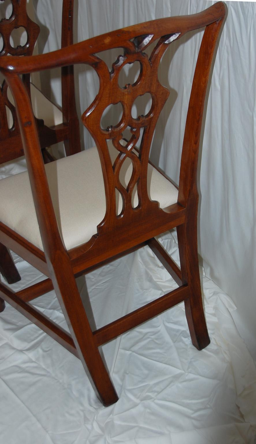 English Georgian Period Chippendale Pair of Carved Mahogany Sidechairs 3