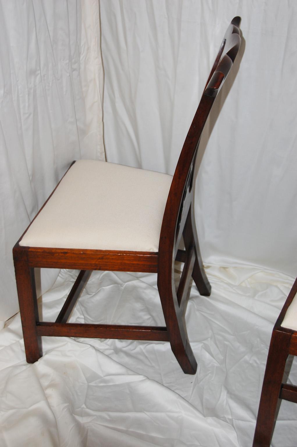 Mahogany English Georgian Period Chippendale Pair of Sidechairs with Pierced Splats For Sale