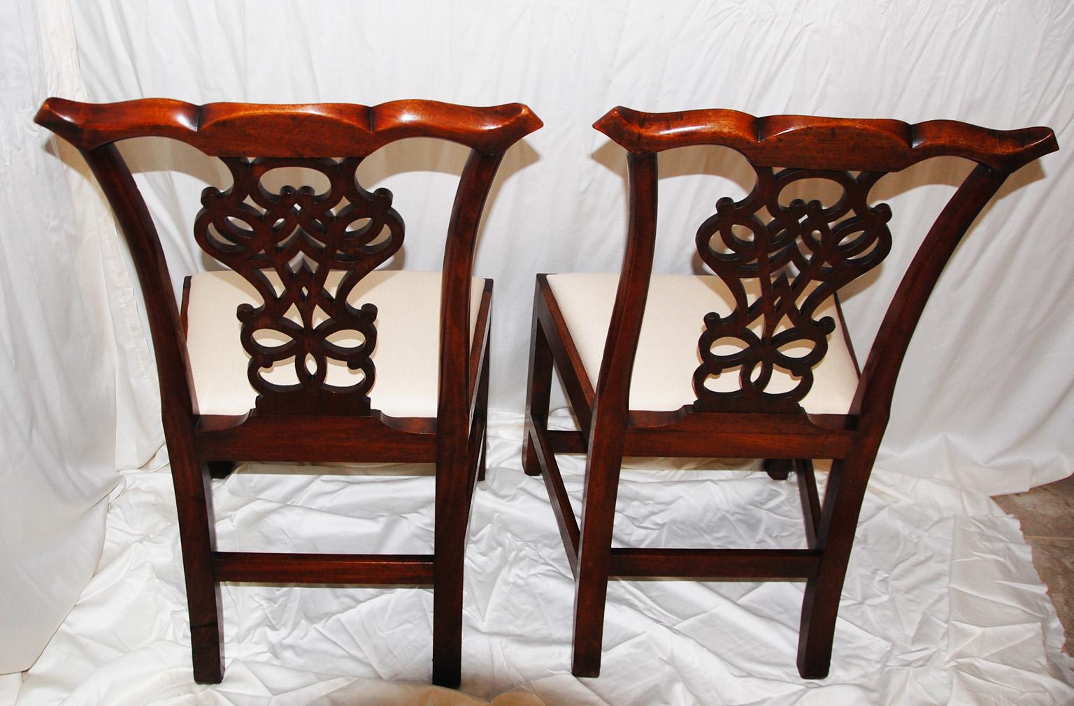 English Georgian Period Chippendale Pair of Sidechairs with Pierced Splats For Sale 1