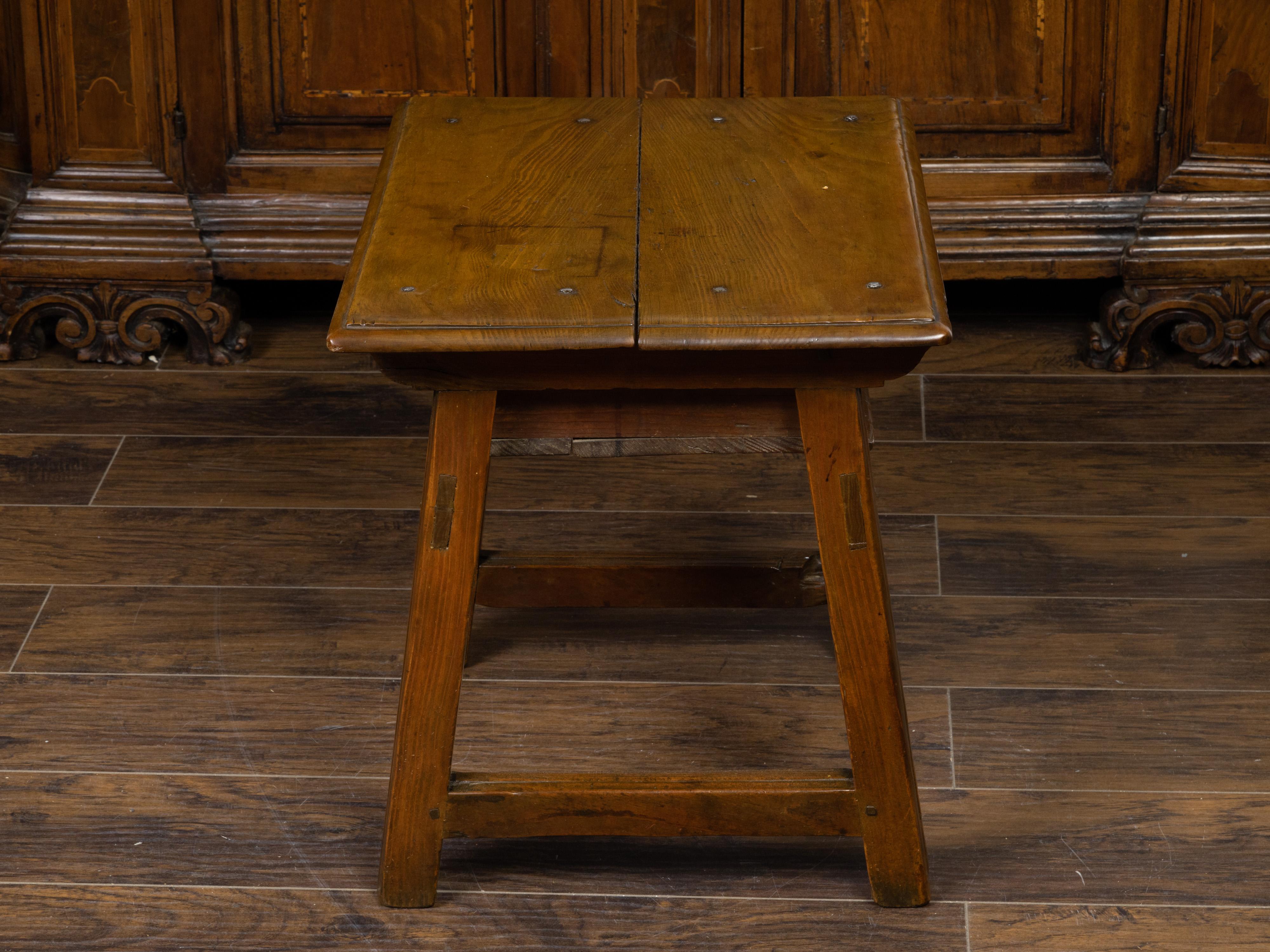English Georgian Period Low Oak Side Table with Single Drawer and Carved Apron In Good Condition For Sale In Atlanta, GA