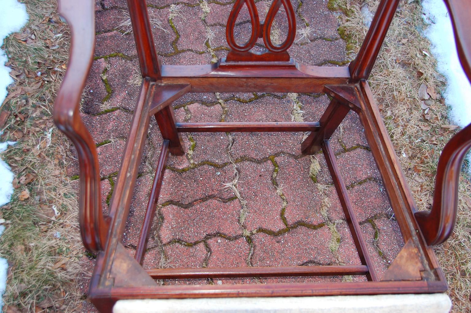 Fauteuil Chippendale anglais d'époque géorgienne en acajou avec assise coulissante et dossier sculpté en vente 1