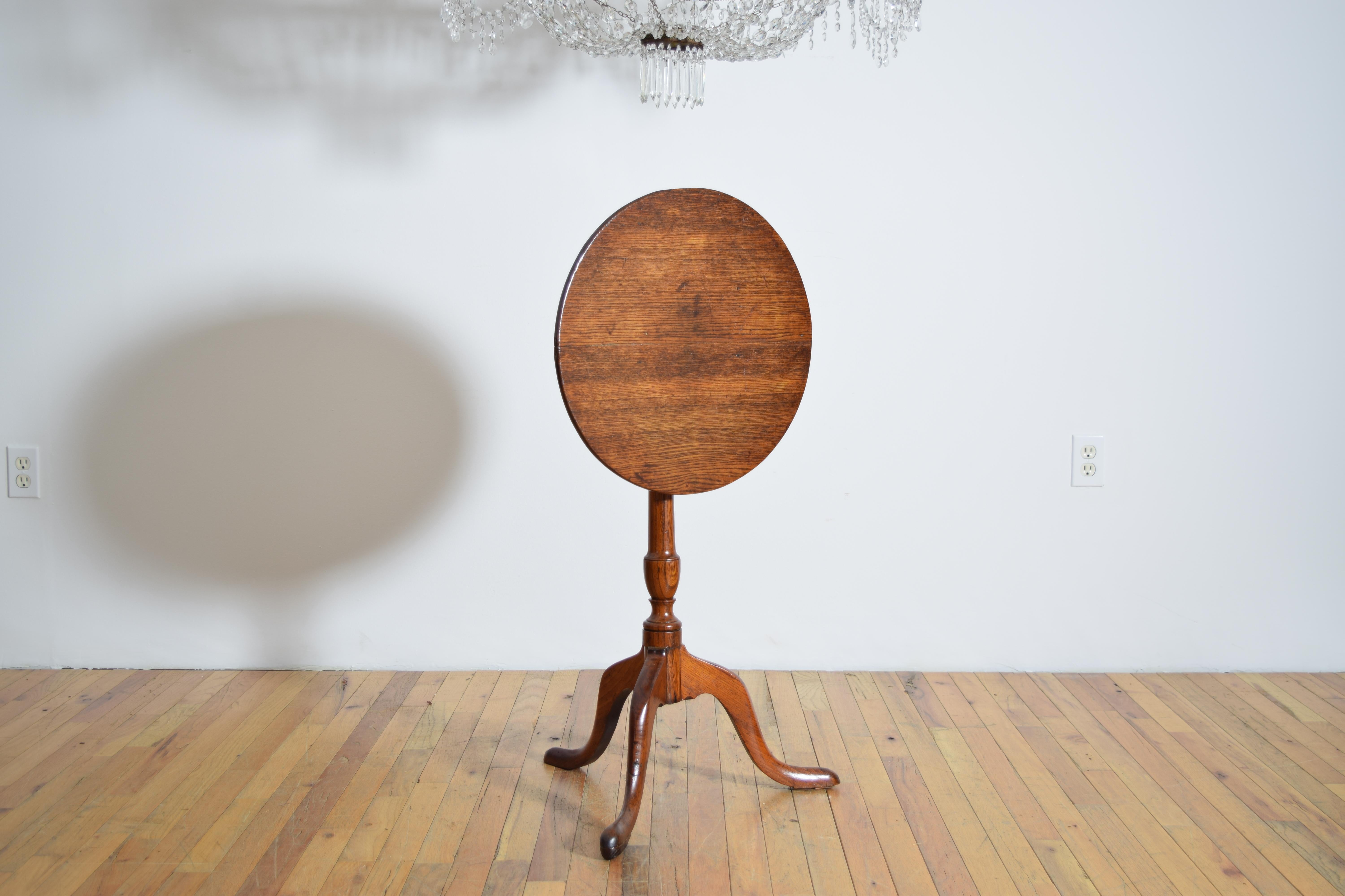English Georgian Period Oak and Elmwood Tilt-Top Tripod Table, Late 18th Century For Sale 1