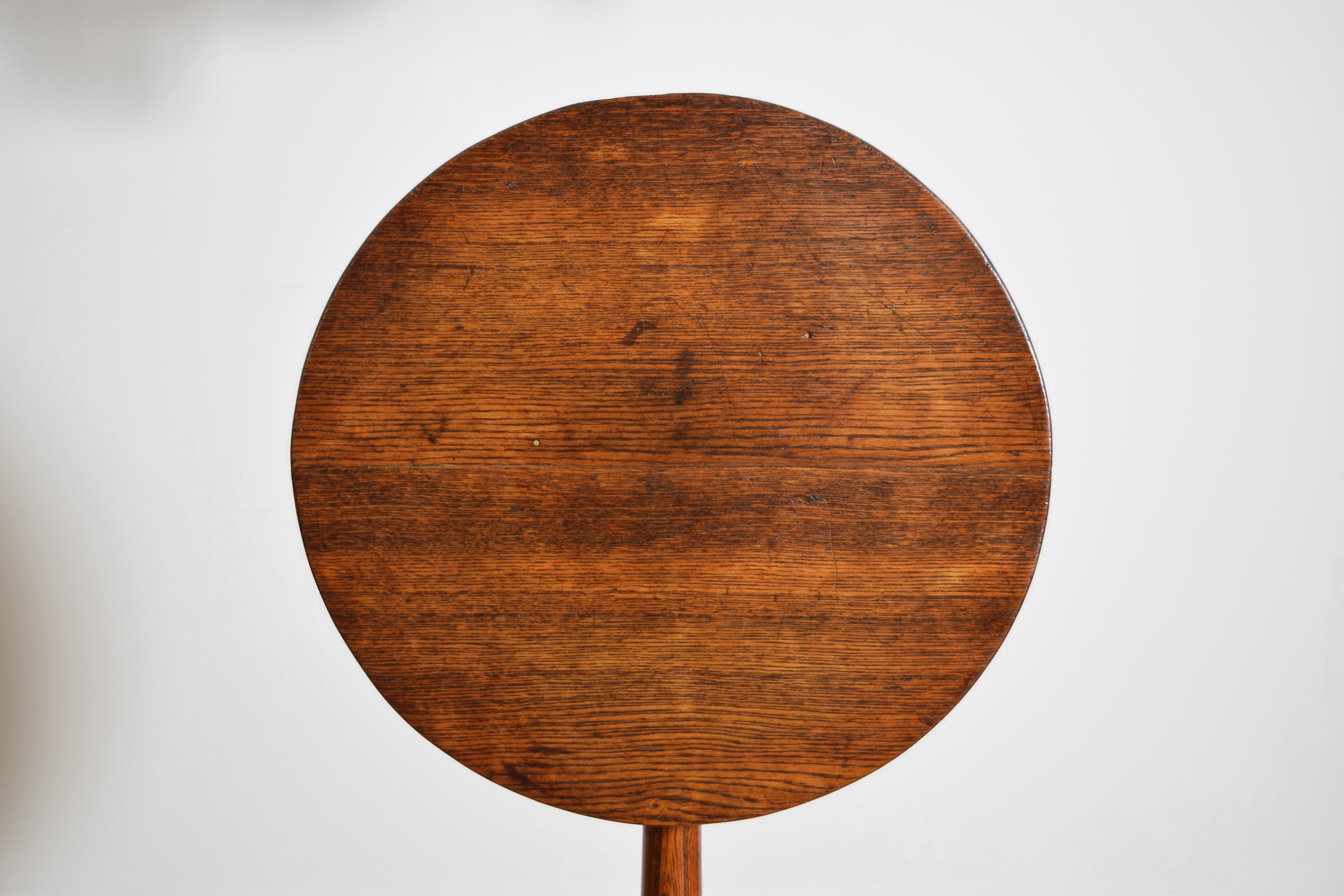 English Georgian Period Oak and Elmwood Tilt-Top Tripod Table, Late 18th Century For Sale 2