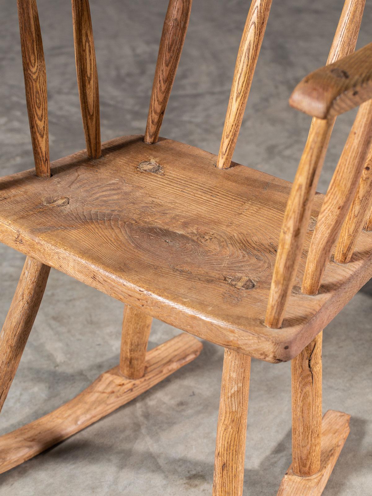 English Georgian Period Oak Rocking Chair, circa 1820 For Sale 6