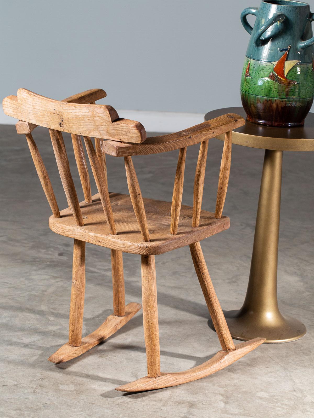 English Georgian Period Oak Rocking Chair, circa 1820 For Sale 10