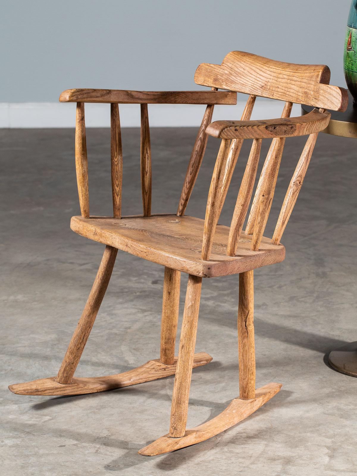 English Georgian Period Oak Rocking Chair, circa 1820 In Good Condition For Sale In Houston, TX
