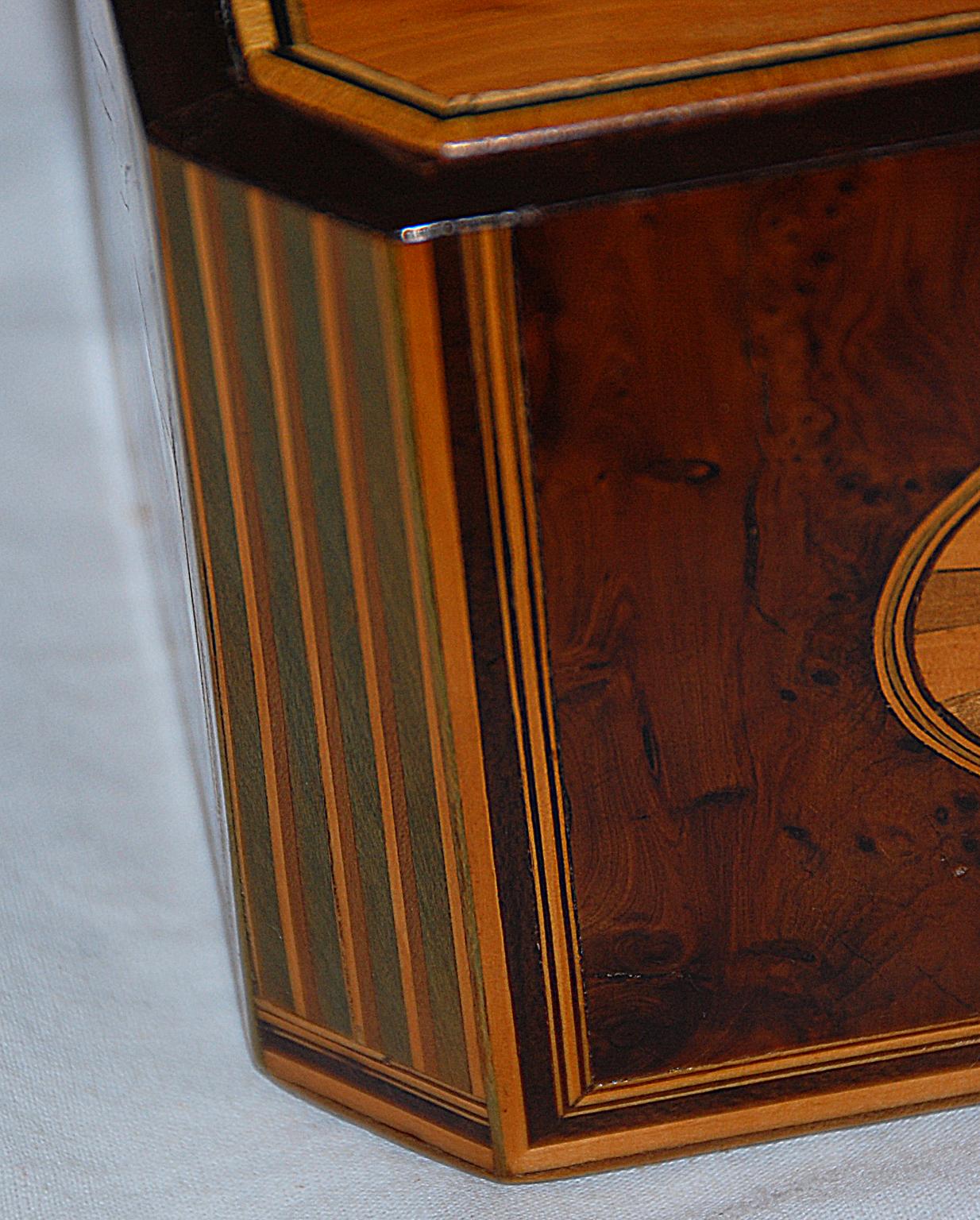 18th Century English Georgian Period Yew Wood Octagonal Tea Caddy with Fan and Column Inlays For Sale