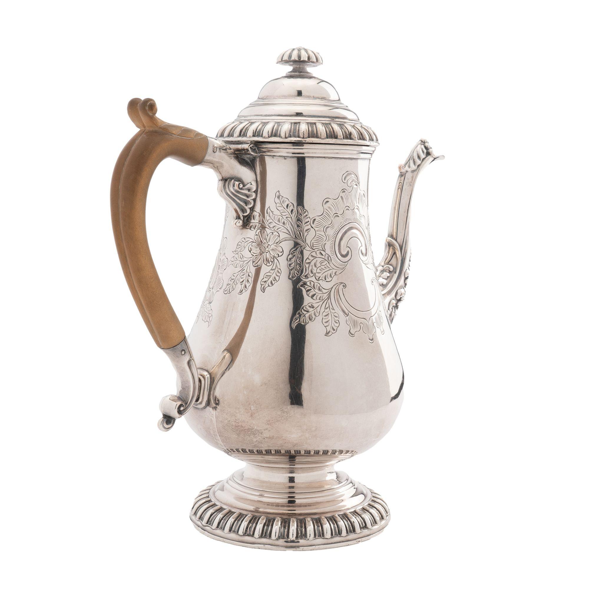 English Georgian Pyriform Sheffield Coffee Pot, '1750s' In Excellent Condition For Sale In Kenilworth, IL