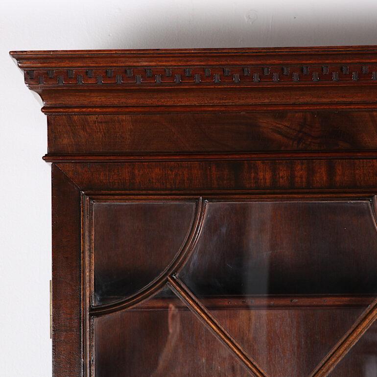 English Georgian Revival Mahogany Bookcase In Good Condition In Vancouver, British Columbia