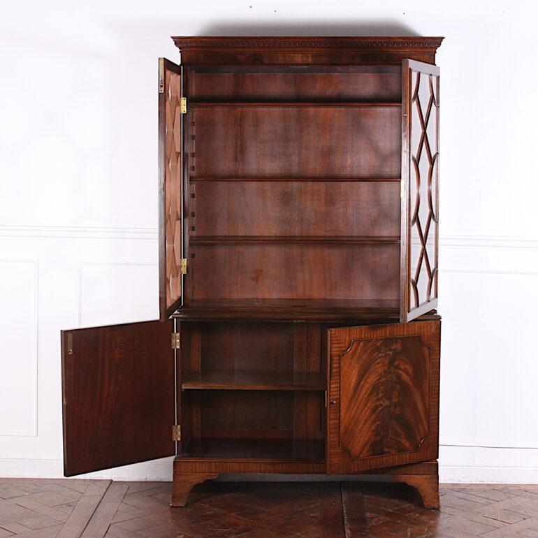 20th Century English Georgian Revival Mahogany Bookcase