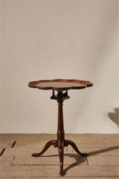English Georgian Scalloped edge mahogany tilt top table