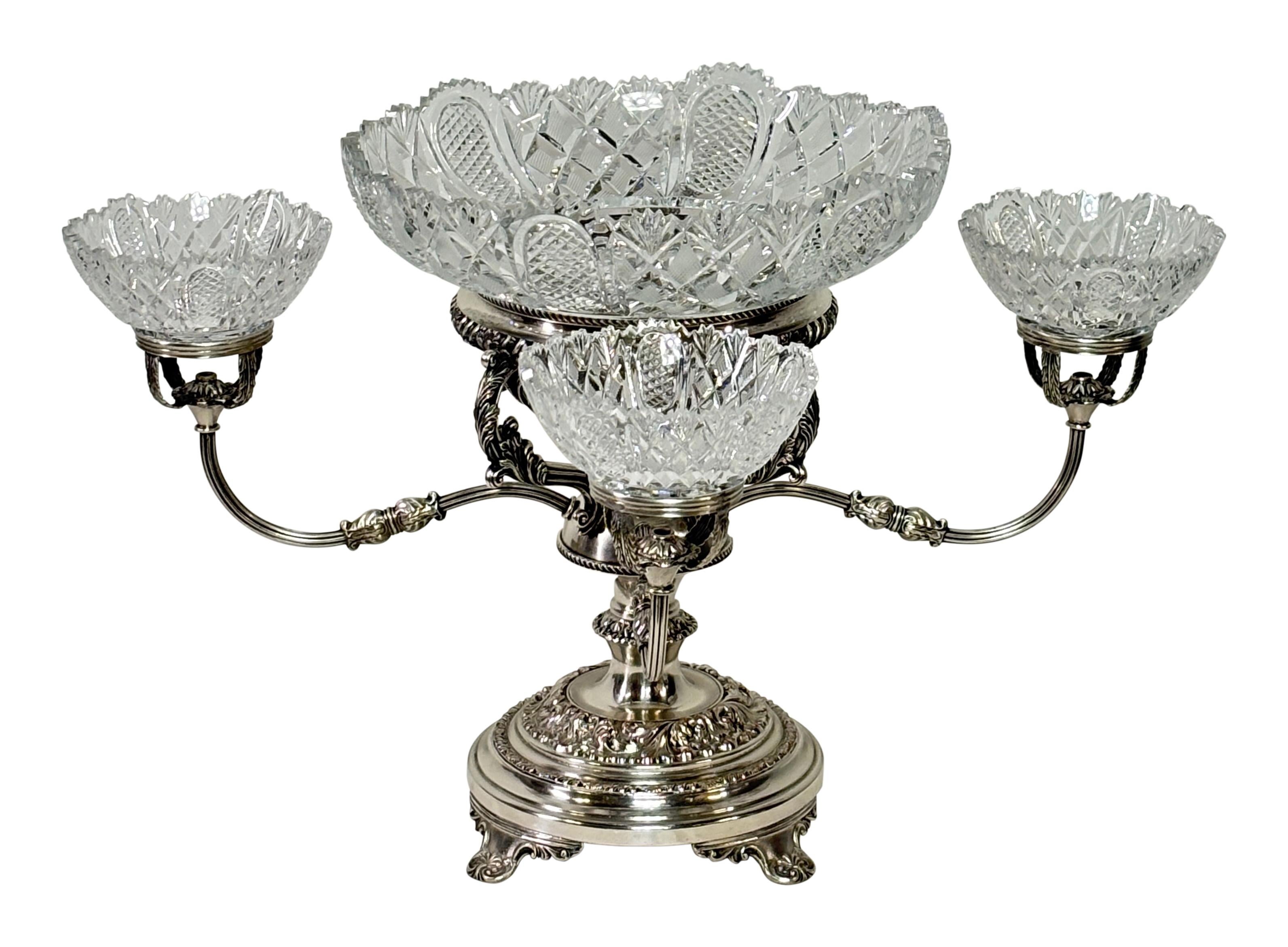 English Georgian Sheffield Silver and Cut Glass Epergne Centerpiece In Good Condition For Sale In San Francisco, CA