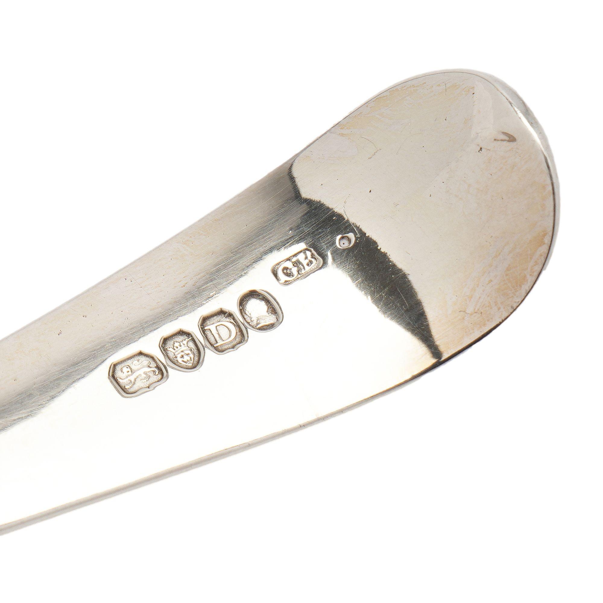 Mestolo georgiano inglese a forma di conchiglia in argento sterling, 1700 ca. in vendita 2
