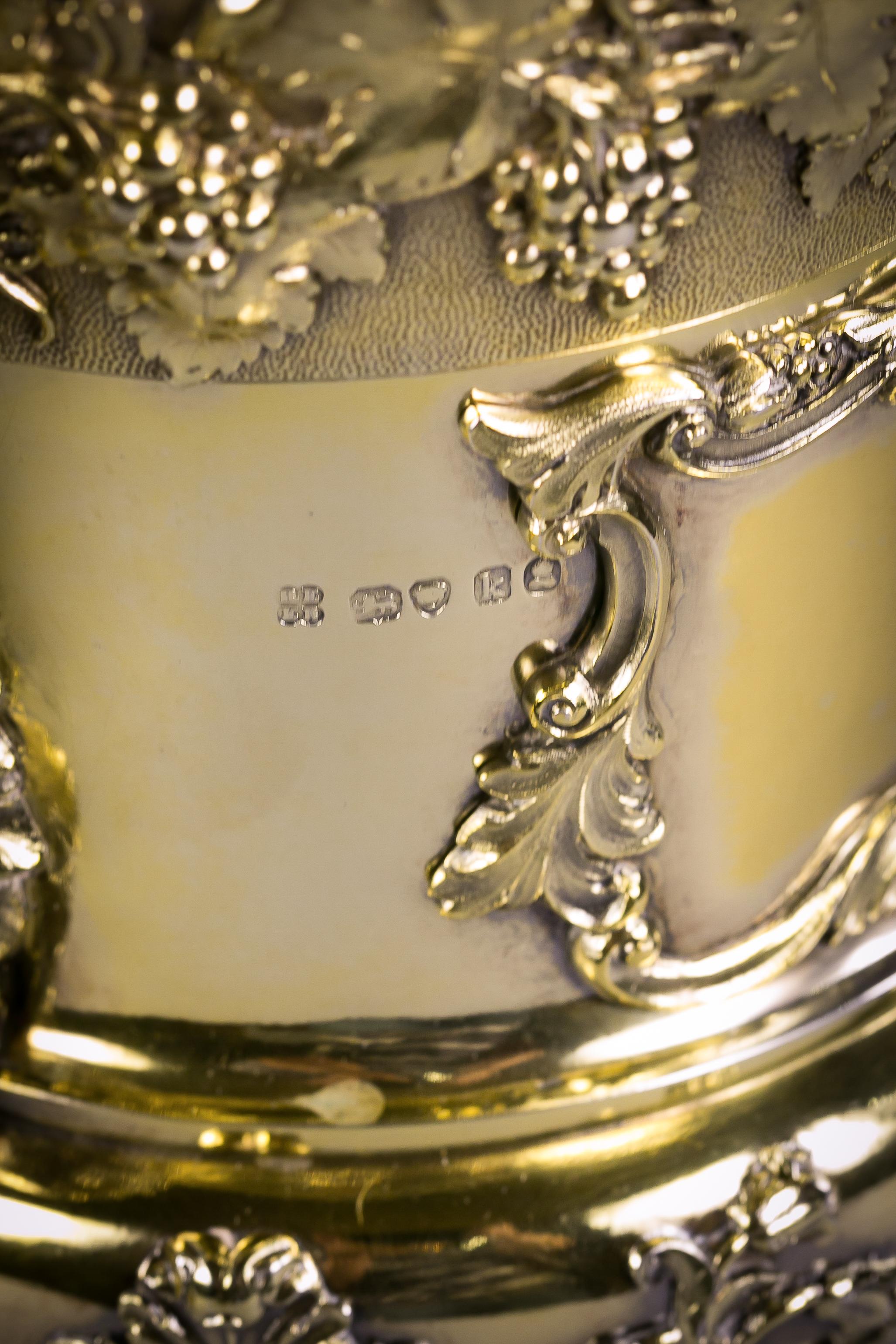 Copa inglesa georgiana de plata dorada cubierta, fechada en 1825 en venta 5