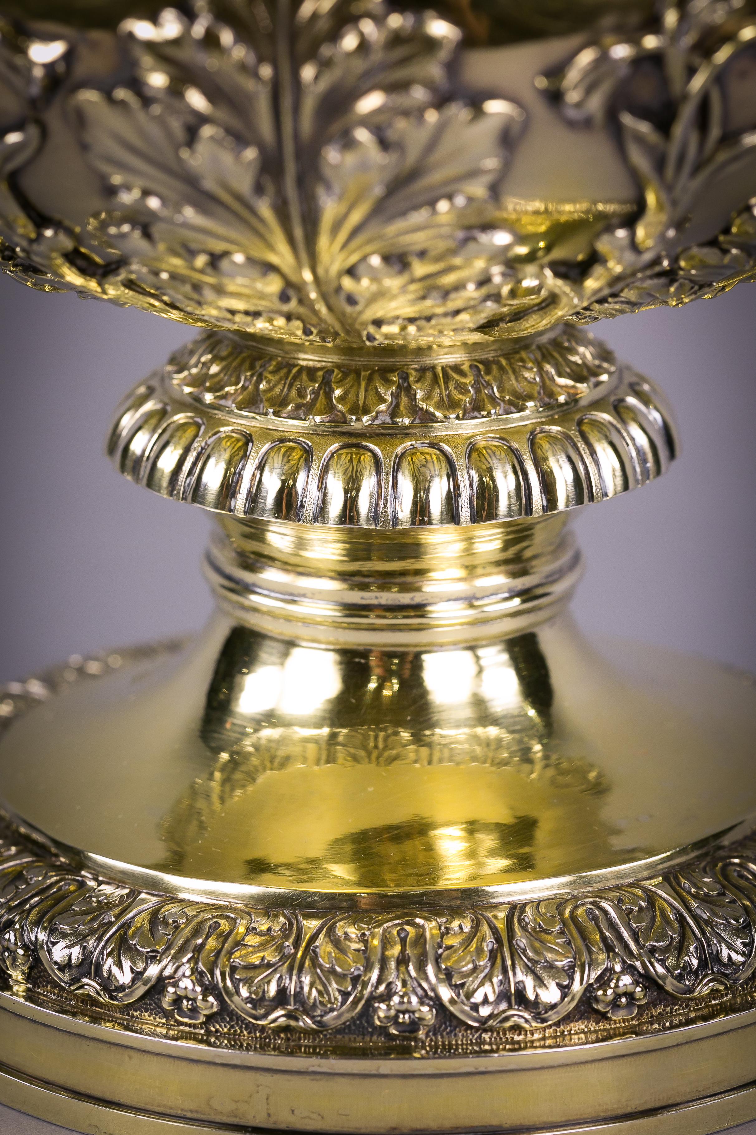 Copa inglesa georgiana de plata dorada cubierta, fechada en 1825 principios del siglo XIX en venta