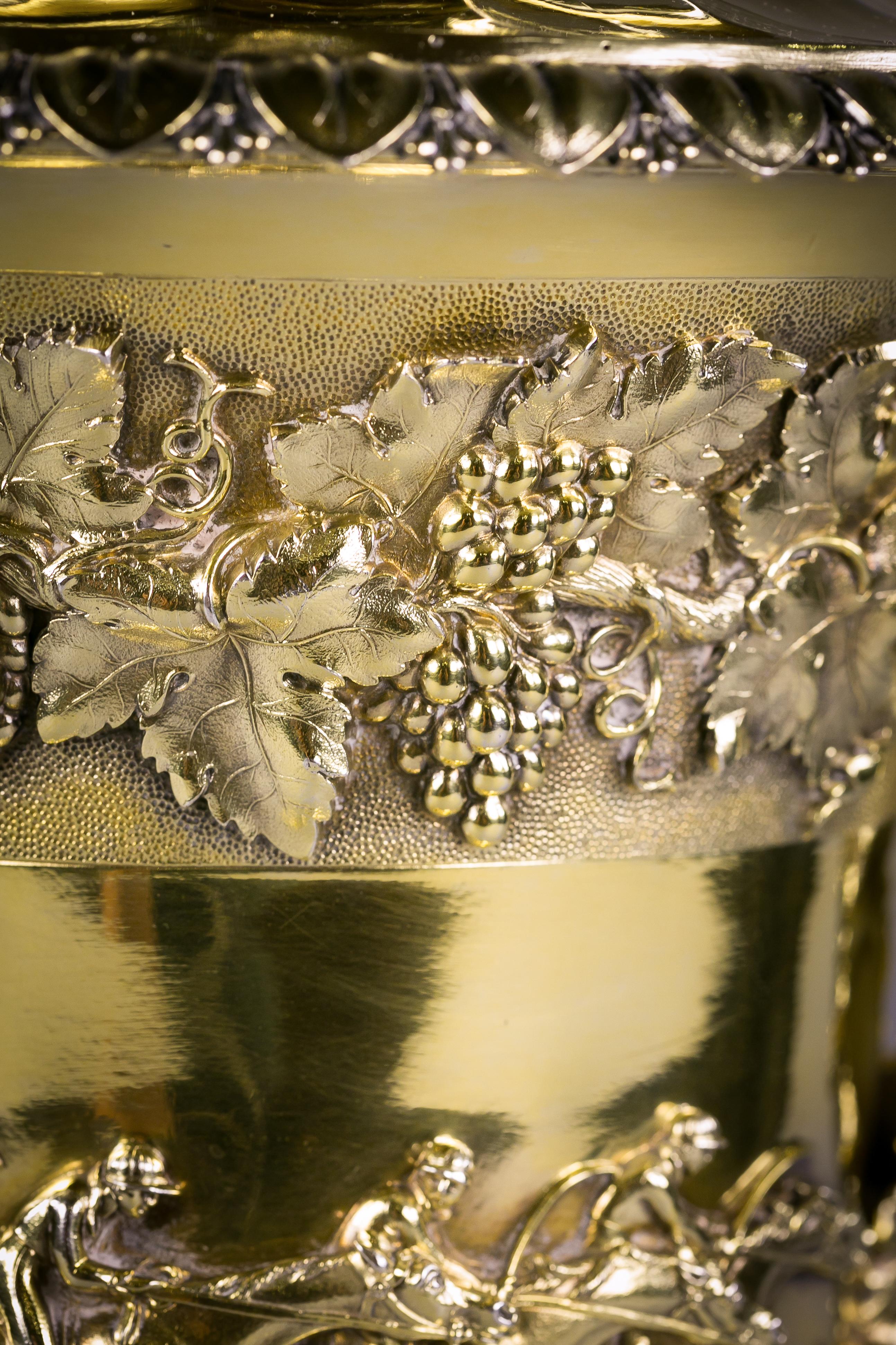 Copa inglesa georgiana de plata dorada cubierta, fechada en 1825 en venta 1