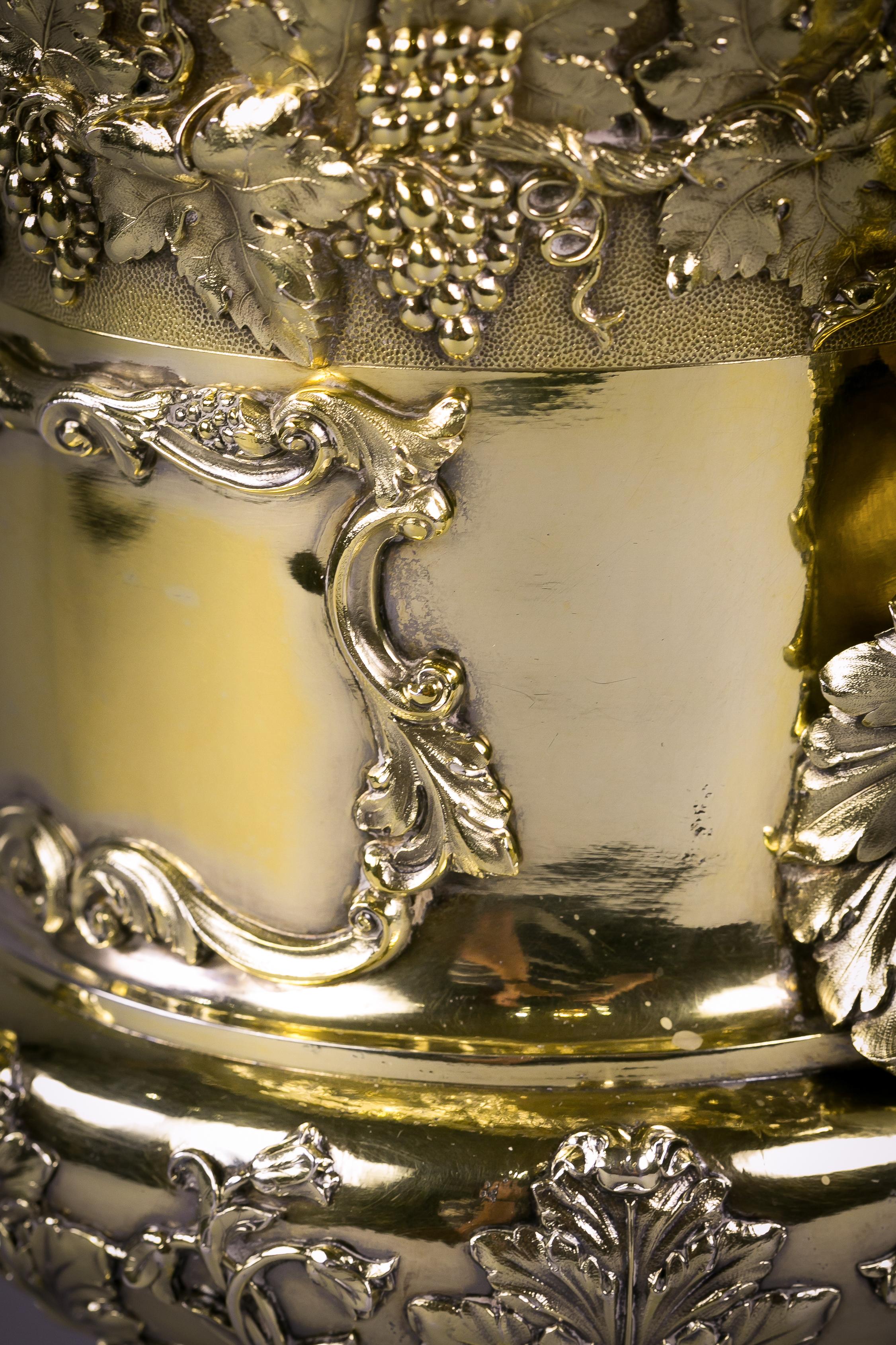 Copa inglesa georgiana de plata dorada cubierta, fechada en 1825 en venta 2
