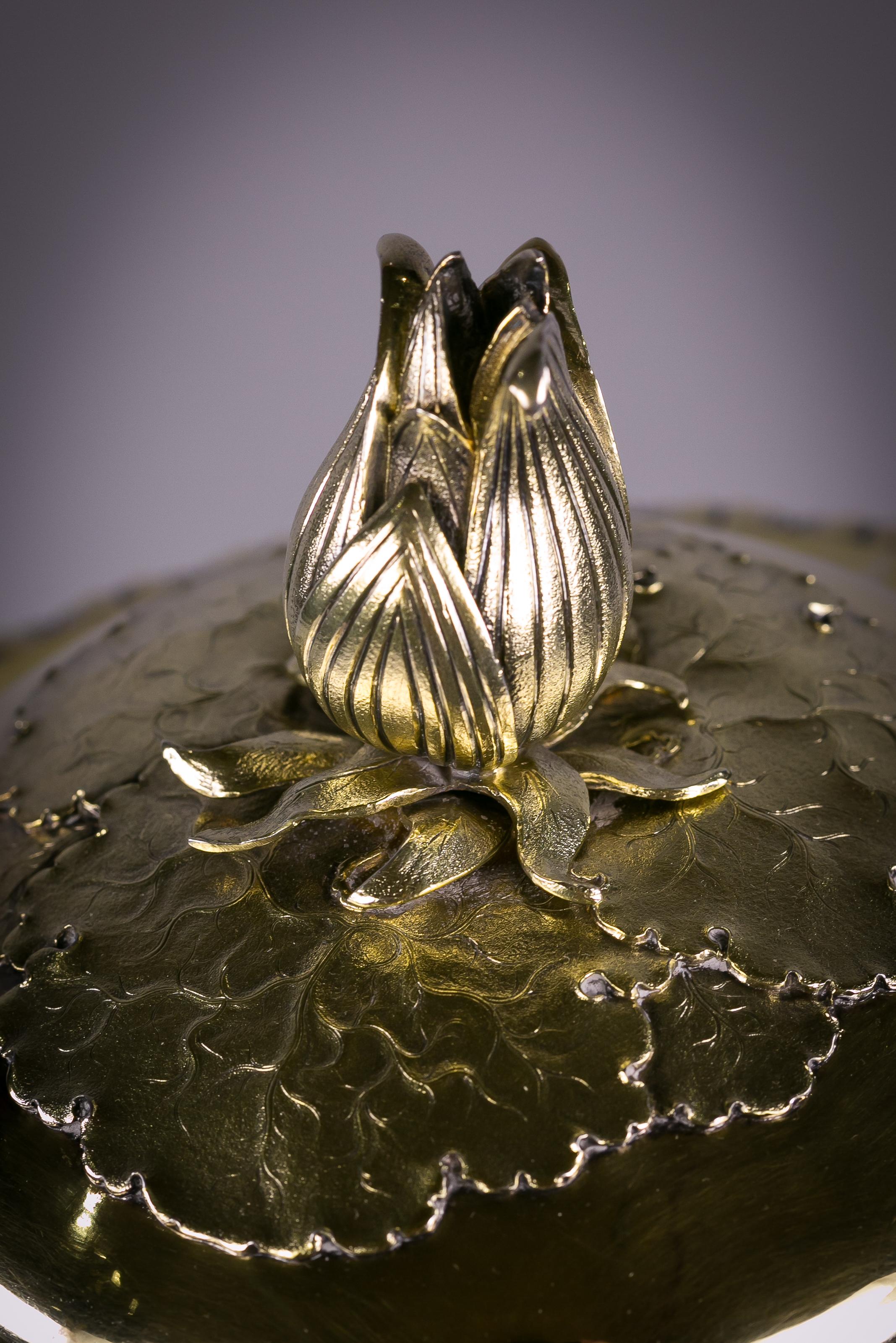 Copa inglesa georgiana de plata dorada cubierta, fechada en 1825 en venta 3