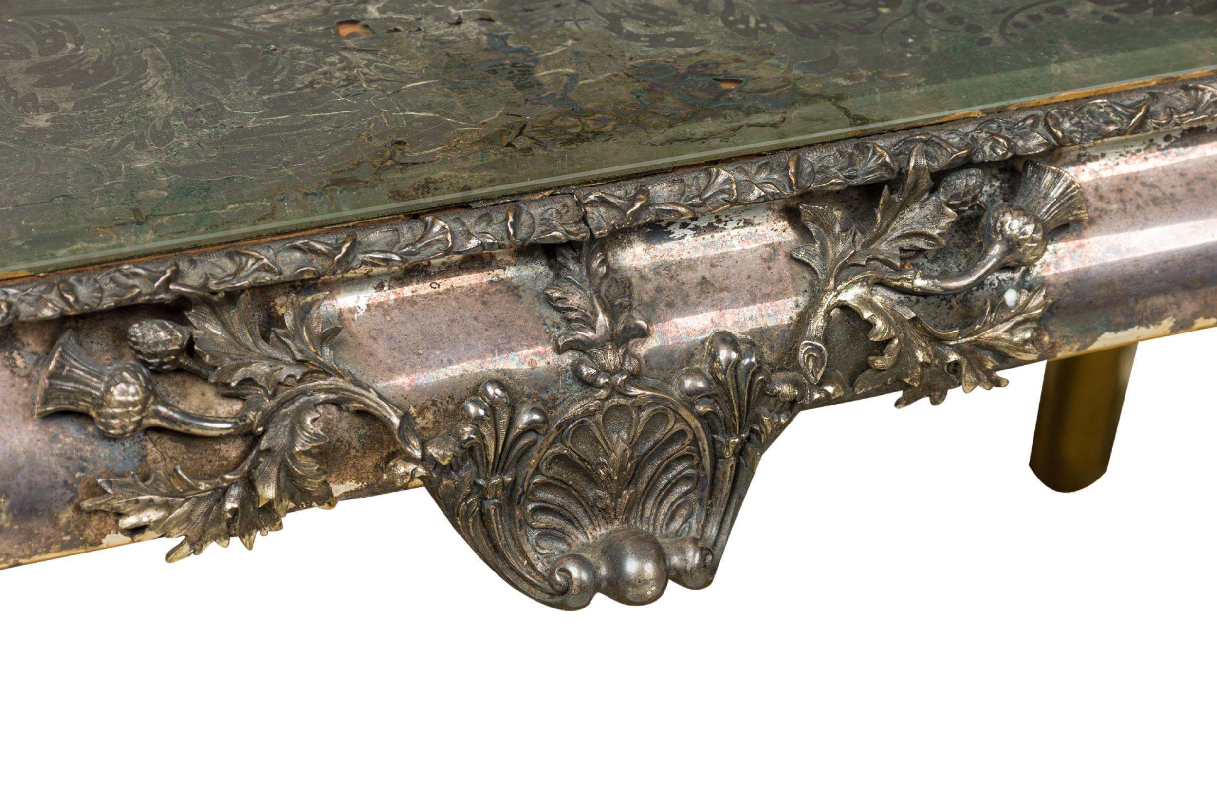 XIXe siècle Table basse anglaise géorgienne en métal argenté et bronze en vente