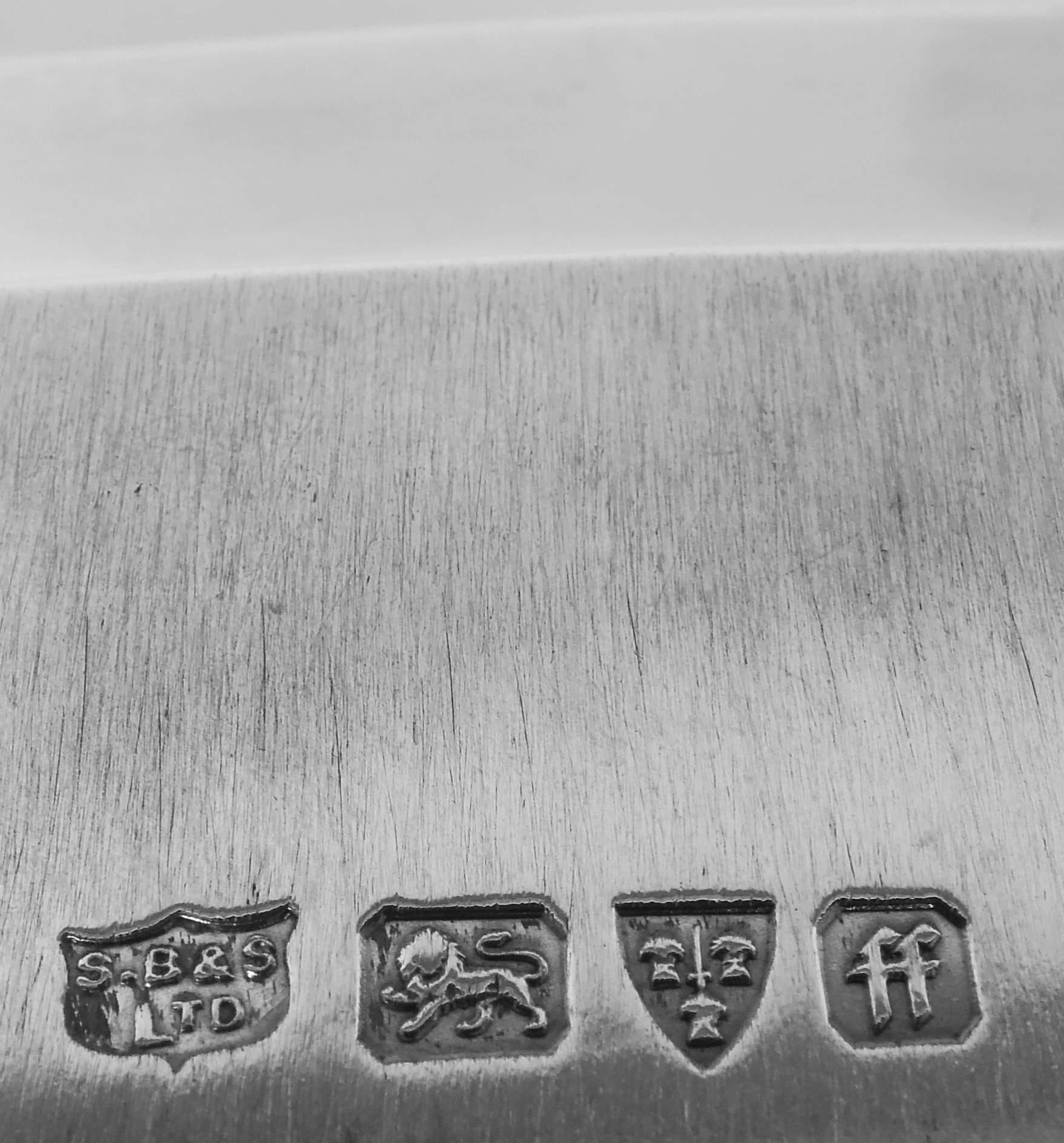 Bandeja de plata de ley georgiana inglesa con cartela, 1931 Plata esterlina en venta