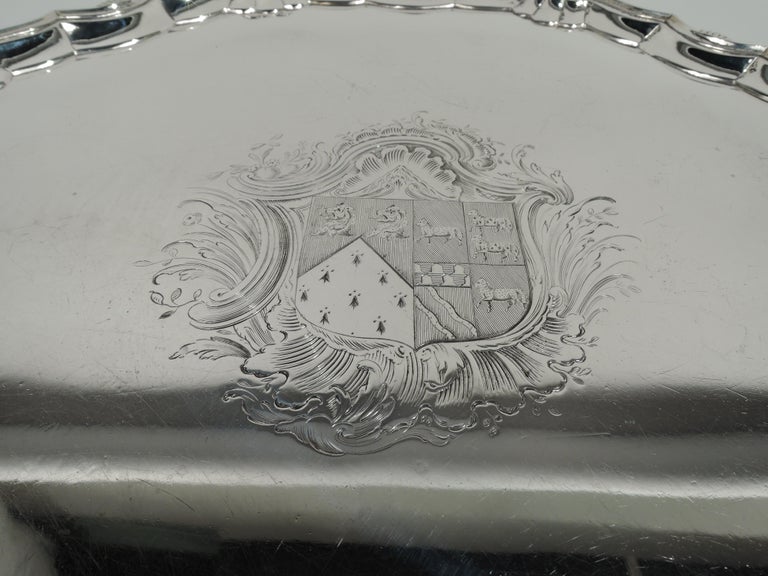 English Georgian Sterling Silver Salver Tray by Abercromby In Good Condition For Sale In New York, NY