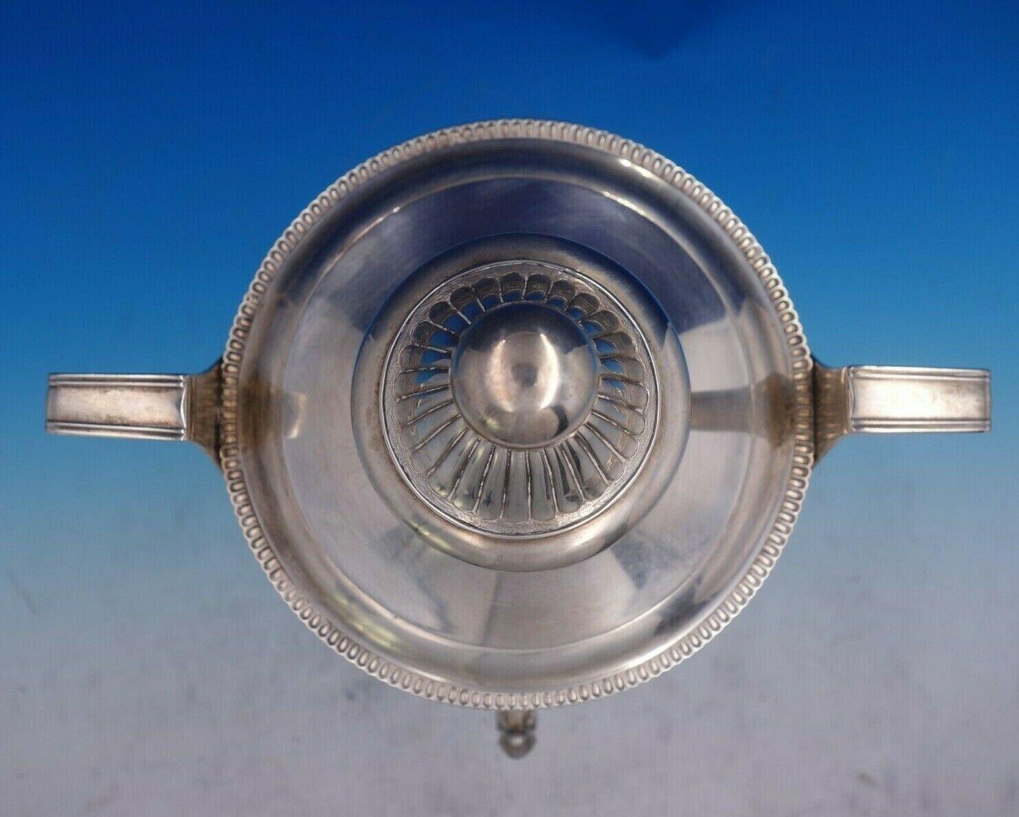Englisches georgianisches Sterlingsilber-Samovar mit Wappen:: Hunden und Blumen '#4051' im Zustand „Hervorragend“ in Big Bend, WI
