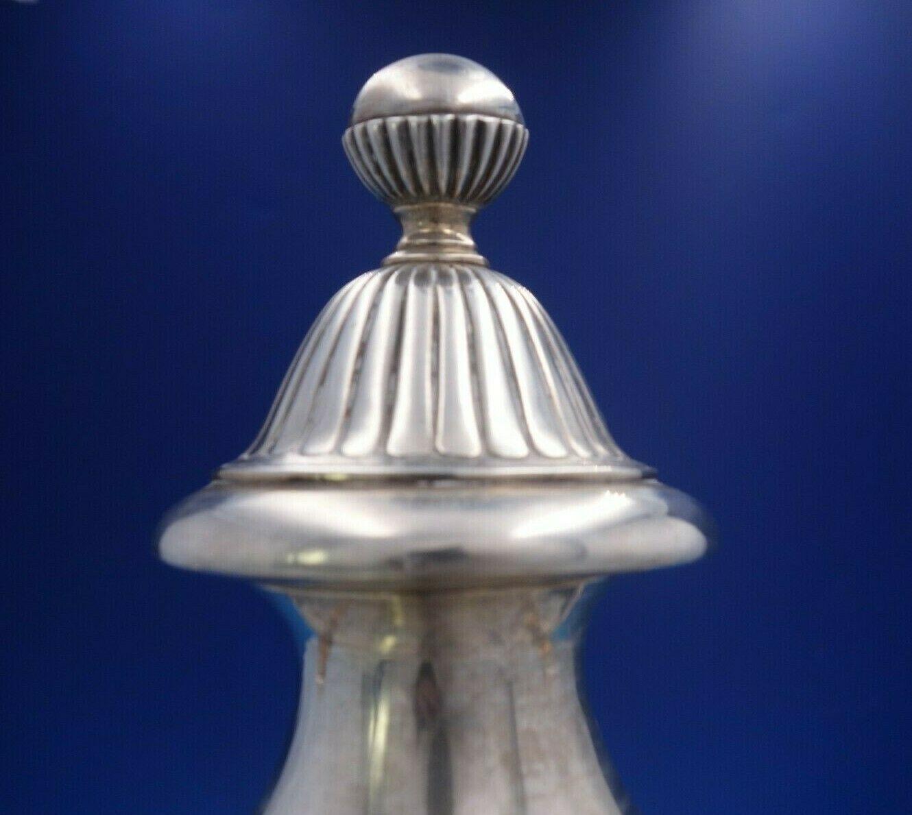 Englisches georgianisches Sterlingsilber-Samovar mit Wappen:: Hunden und Blumen '#4051' (20. Jahrhundert)