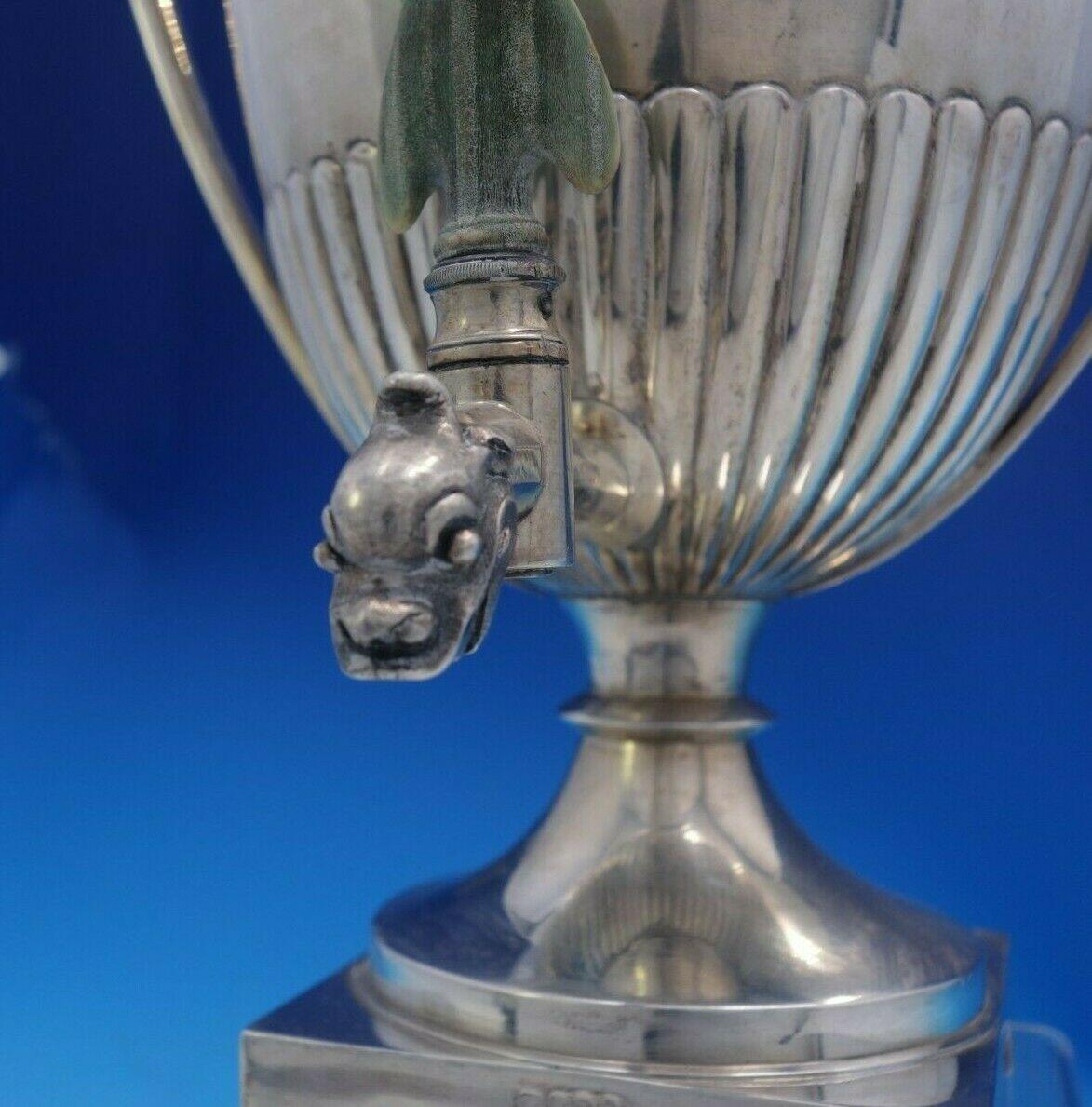 Englisches georgianisches Sterlingsilber-Samovar mit Wappen:: Hunden und Blumen '#4051' 4