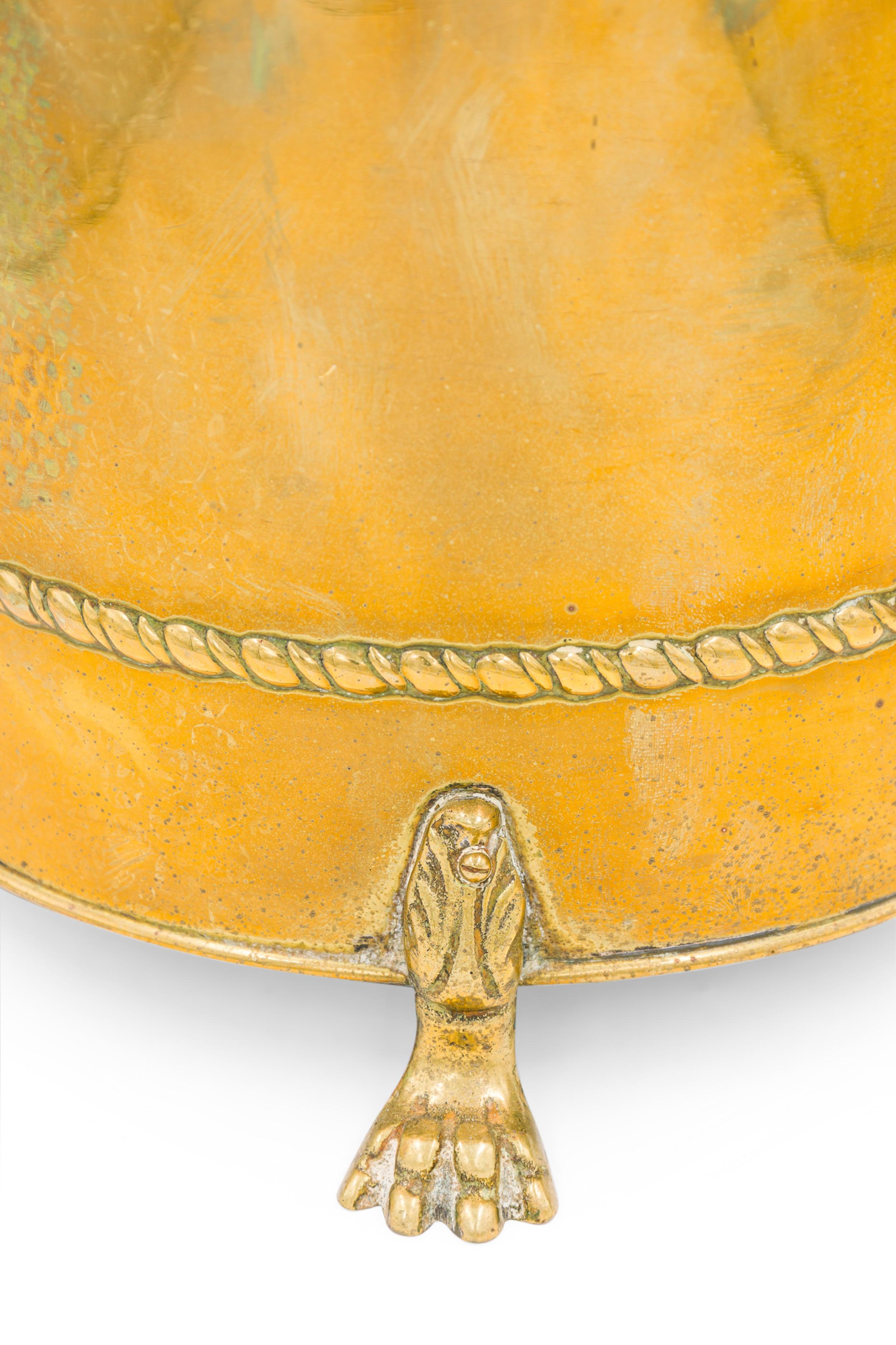 English Georgian style Brass Round Bucket With Lid In condizioni buone in vendita a Queens, NY