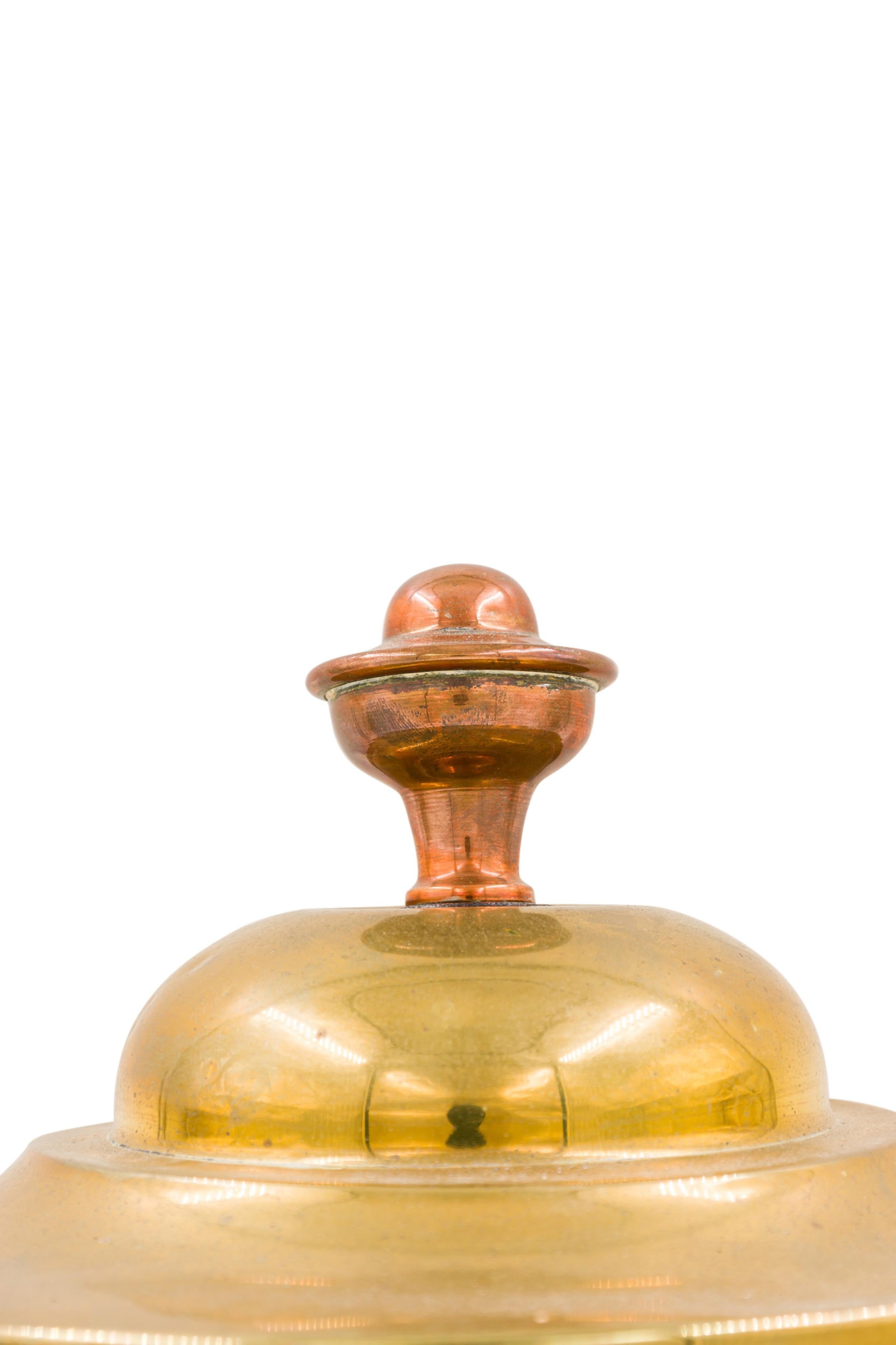 XX secolo English Georgian style Brass Round Bucket With Lid in vendita