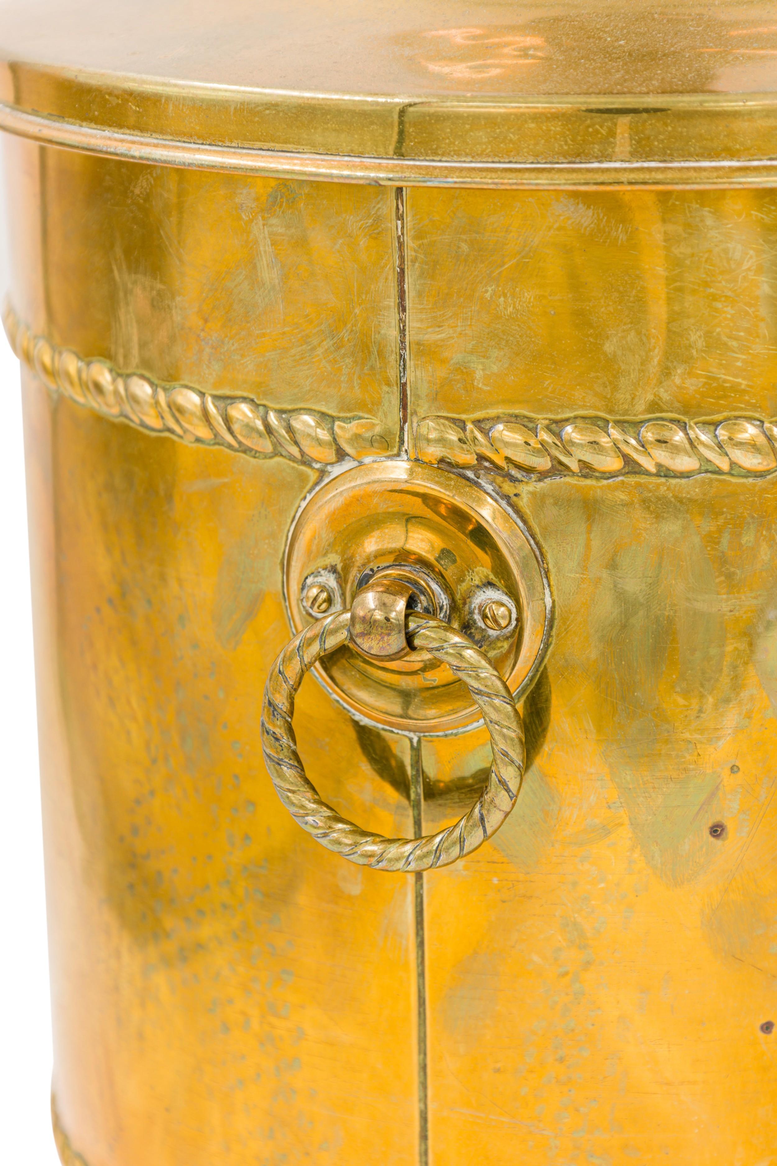 Ottone English Georgian style Brass Round Bucket With Lid in vendita