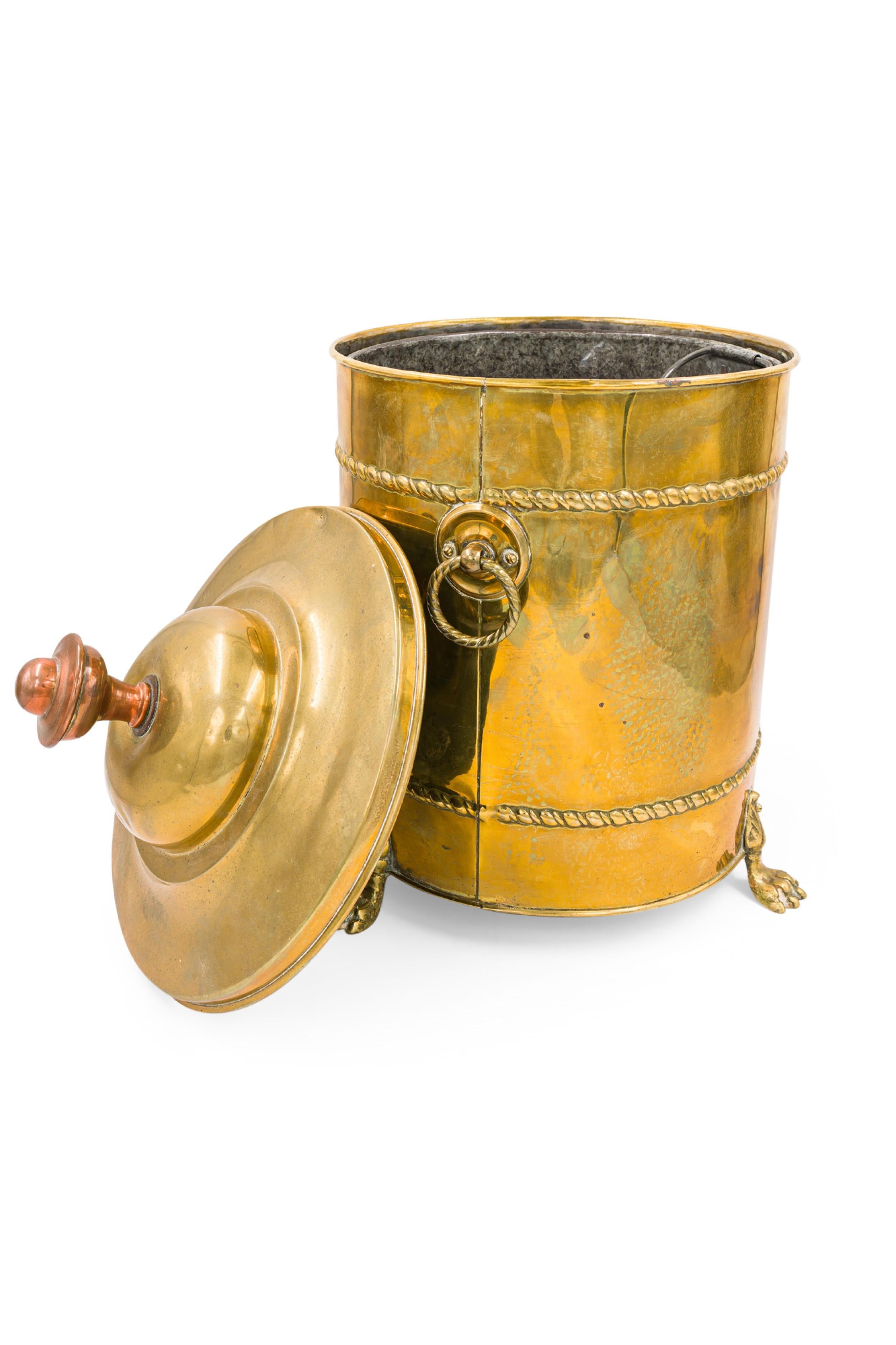 English Georgian style Brass Round Bucket With Lid in vendita 1
