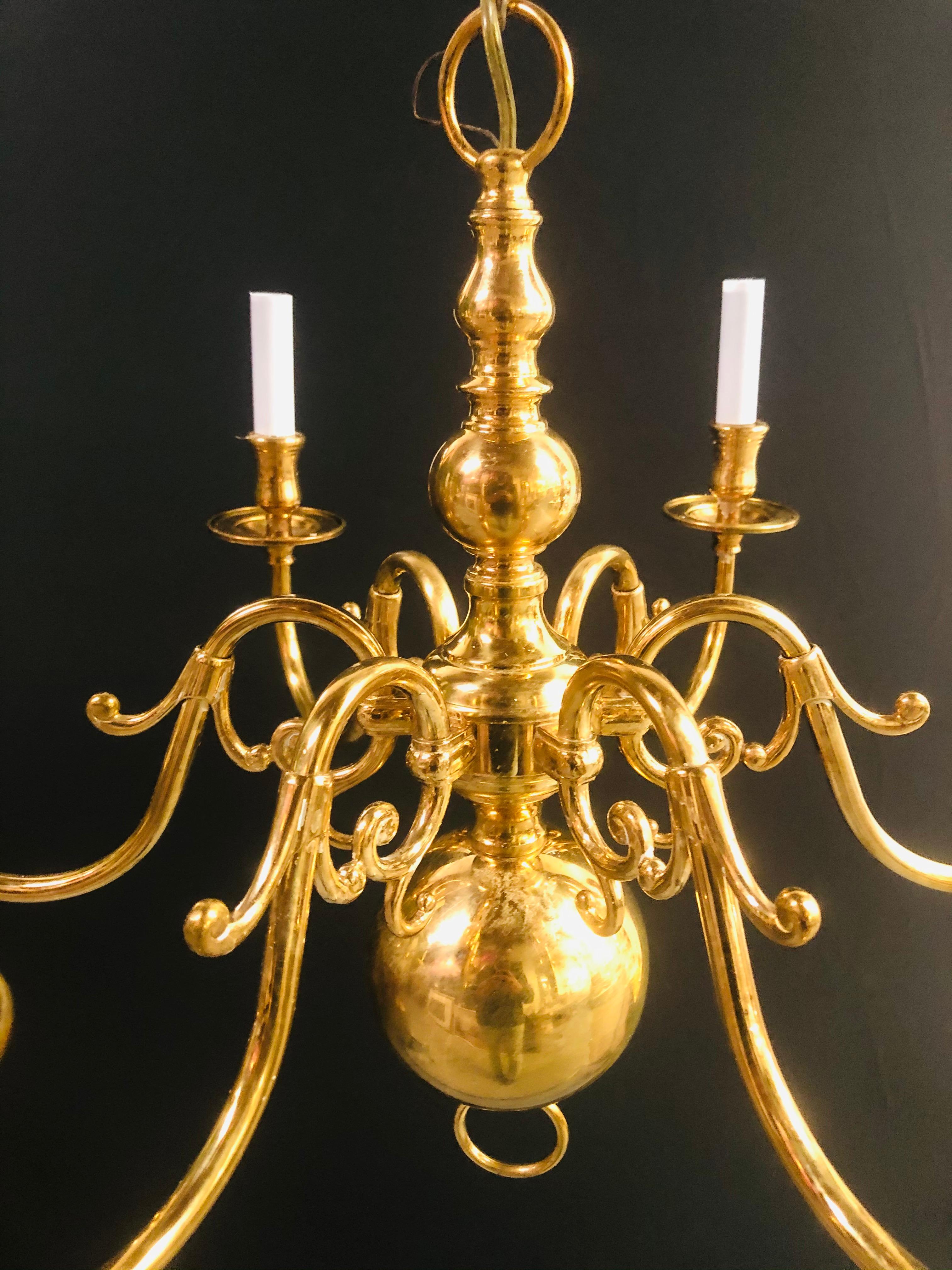 English Georgian Style Brass Six-Arm Chandelier In Good Condition In Plainview, NY