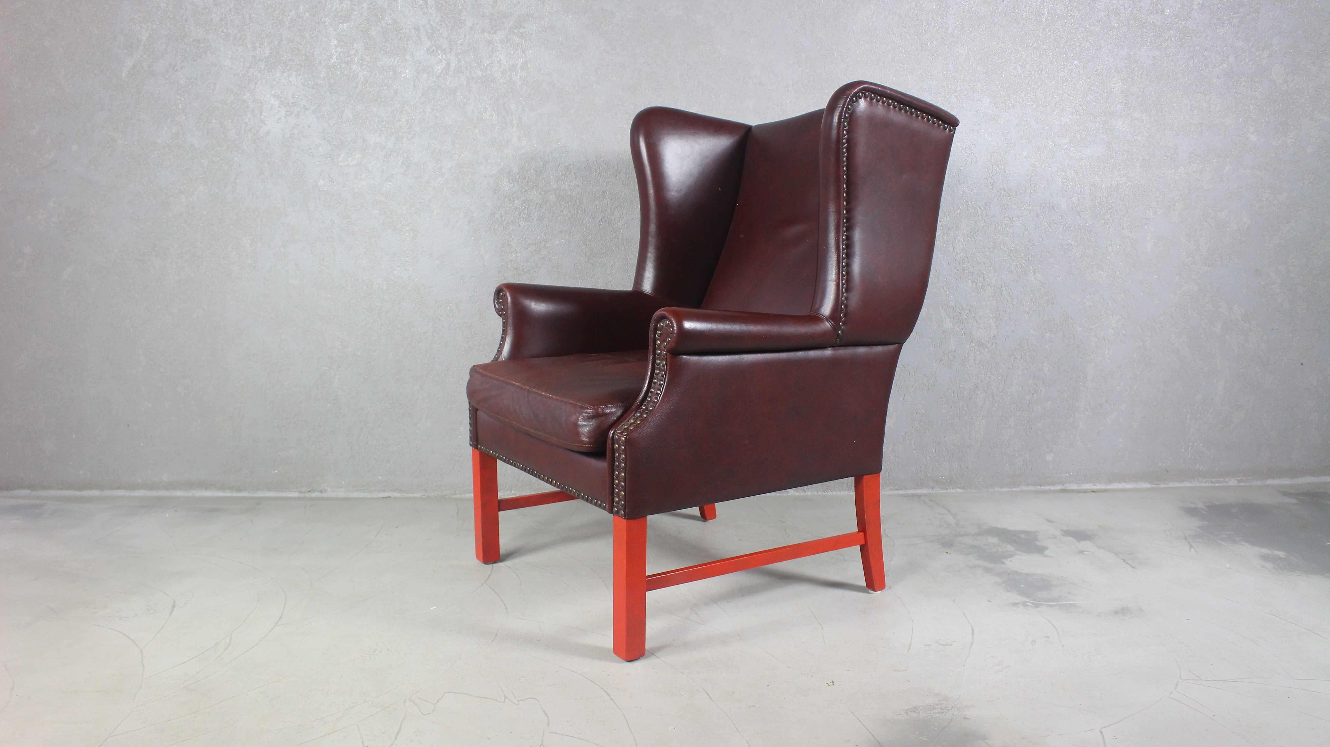 English Georgian Style Brown Leather Wingback Armchair For Sale 1