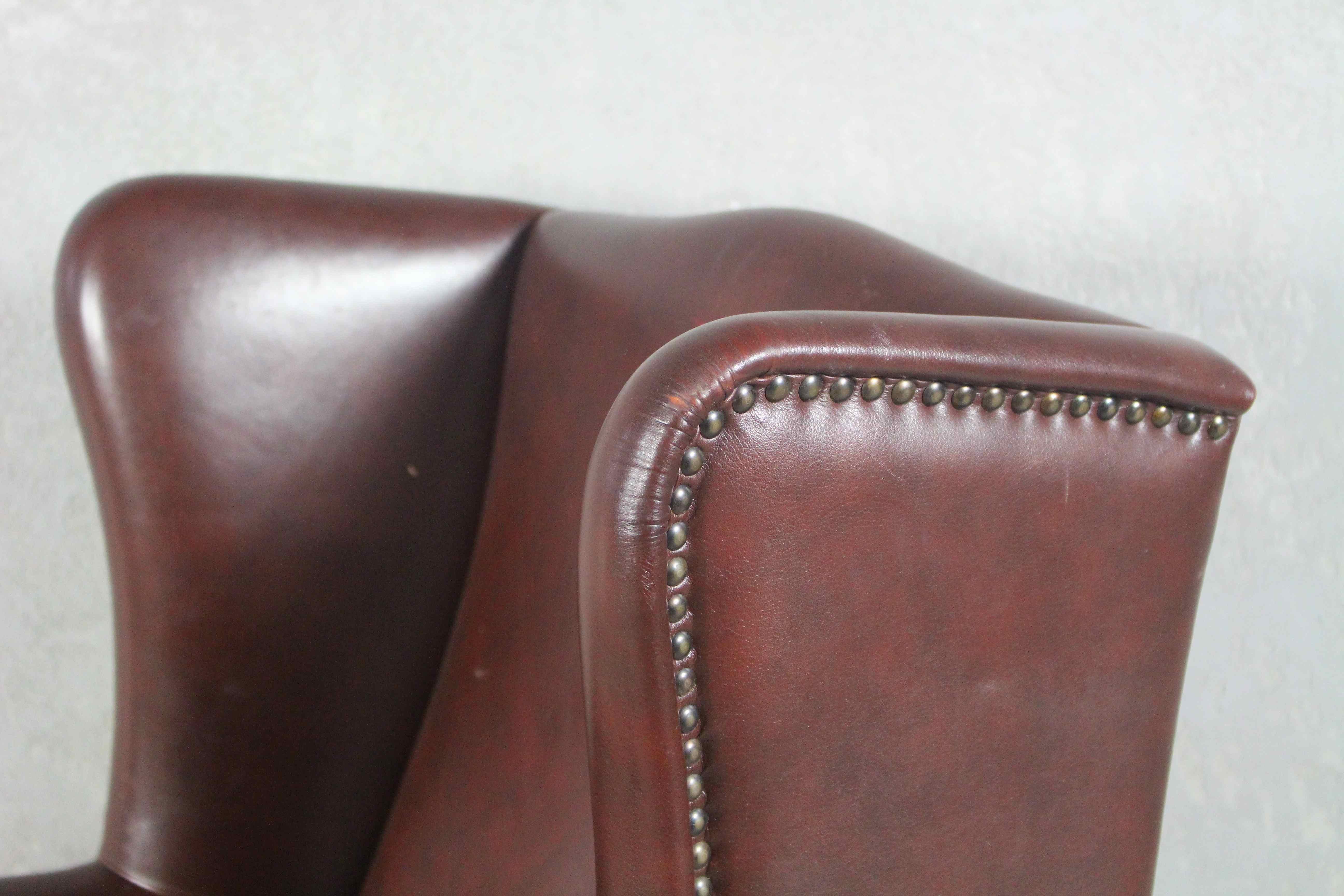 English Georgian Style Brown Leather Wingback Armchair For Sale 2