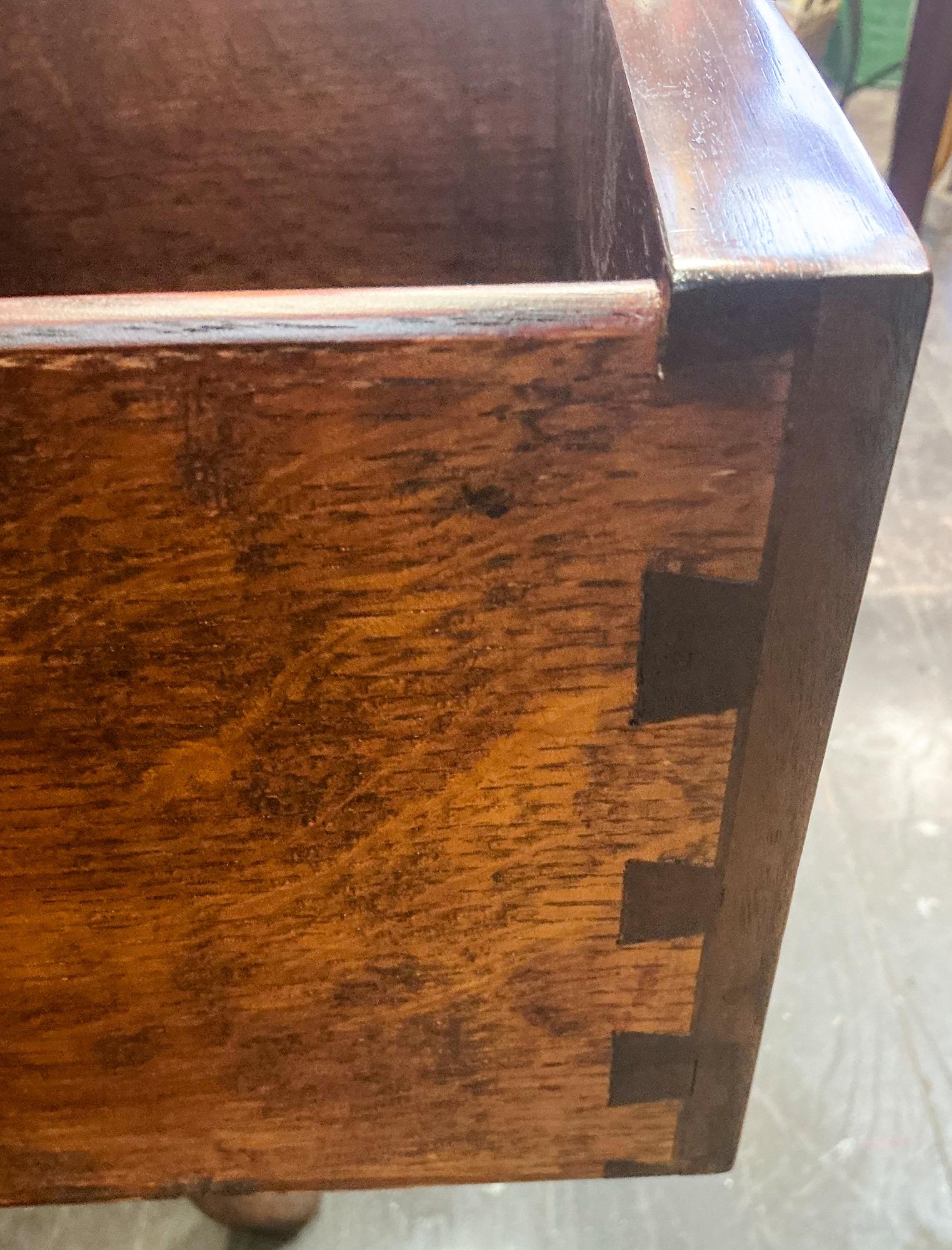 Cassapanca da tavolo Lowboy in stile georgiano in Burton e Noce di Burton-Ching Ltd in vendita 3