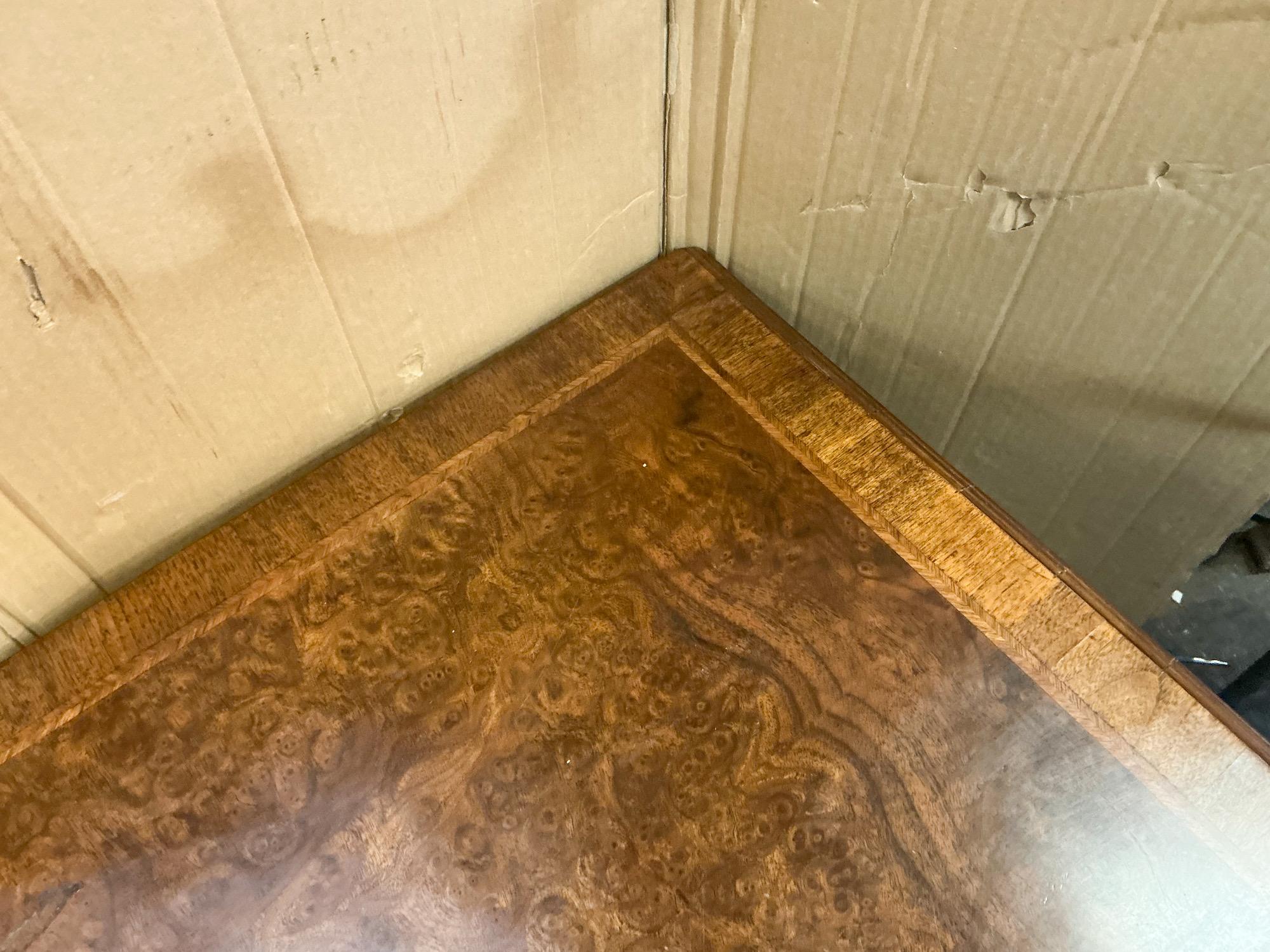 Cassapanca da tavolo Lowboy in stile georgiano in Burton e Noce di Burton-Ching Ltd in vendita 4