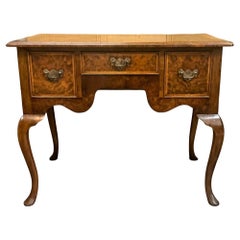 Arca de mesa baja inglesa de nogal burl de estilo georgiano By Burton-Ching Ltd