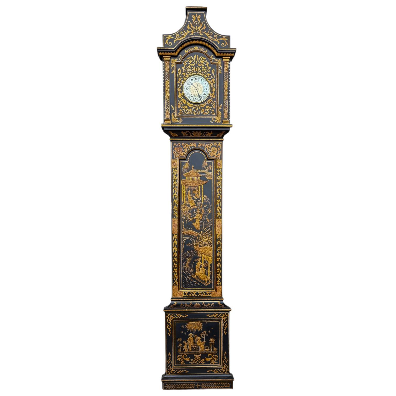 Reloj de pared de estilo georgiano inglés Chinoiserie Faux Grandfather en Bueno estado para la venta en Kennesaw, GA