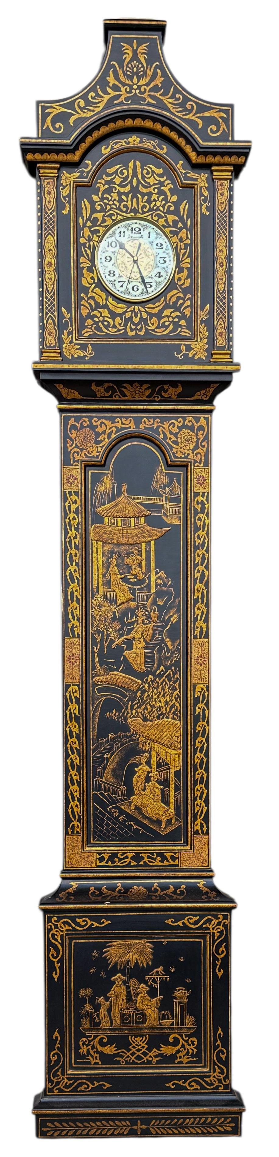 Reloj de pared de estilo georgiano inglés Chinoiserie Faux Grandfather siglo XX en venta