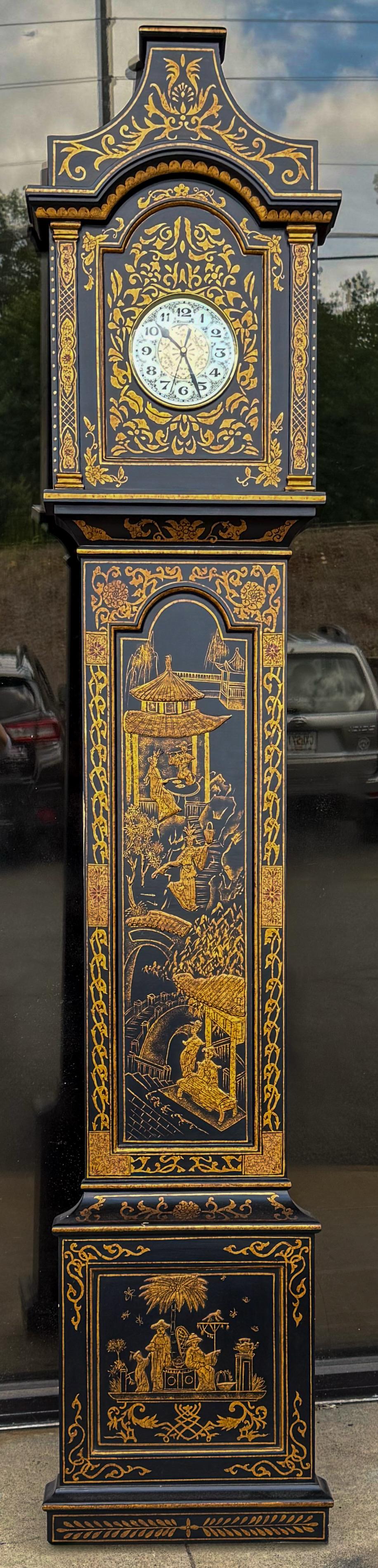 Reloj de pared de estilo georgiano inglés Chinoiserie Faux Grandfather Vidrio en venta