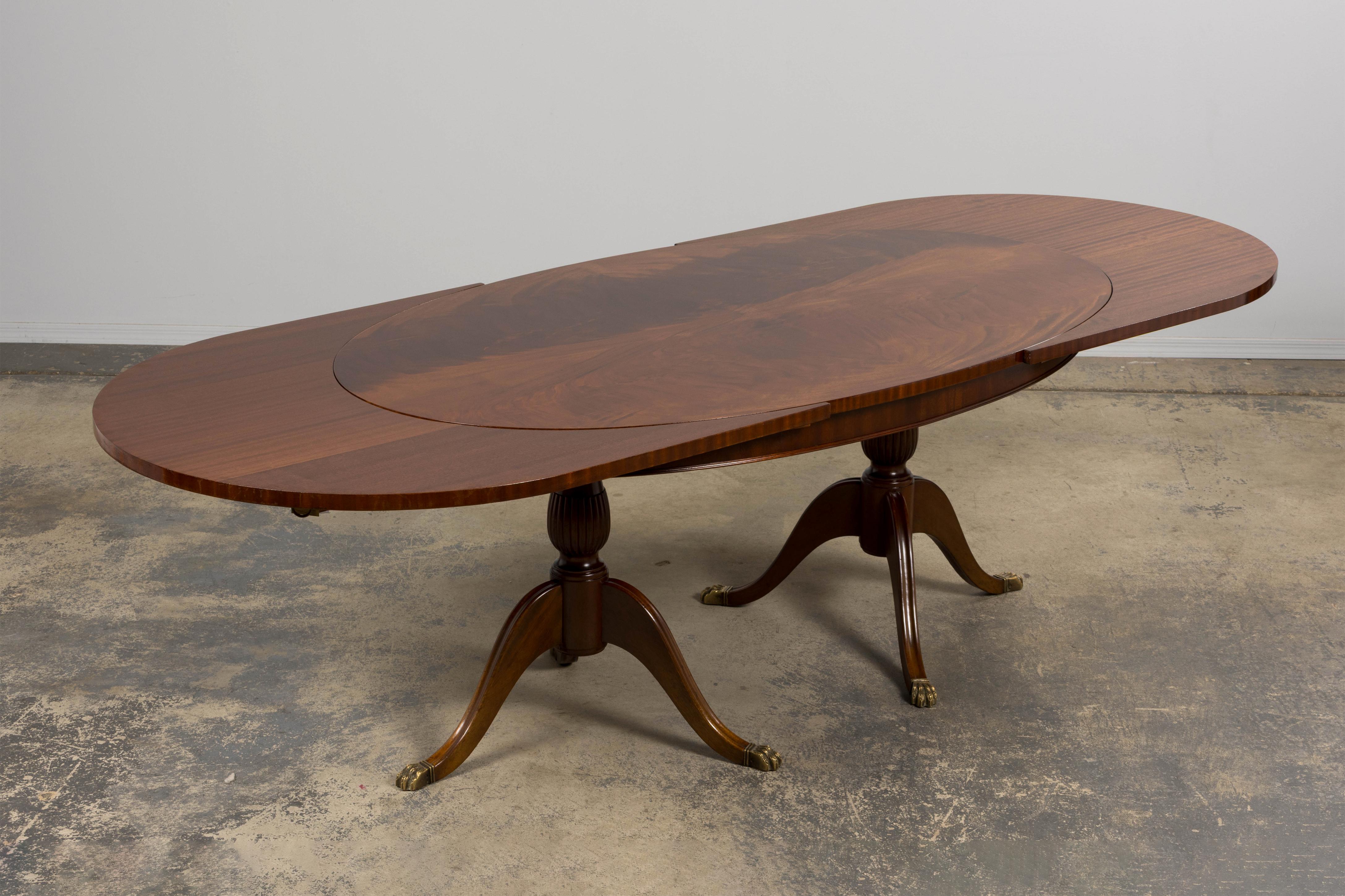 Table de salle à manger ovale à rallonge en acajou et à double piédestal de style géorgien anglais en vente 6