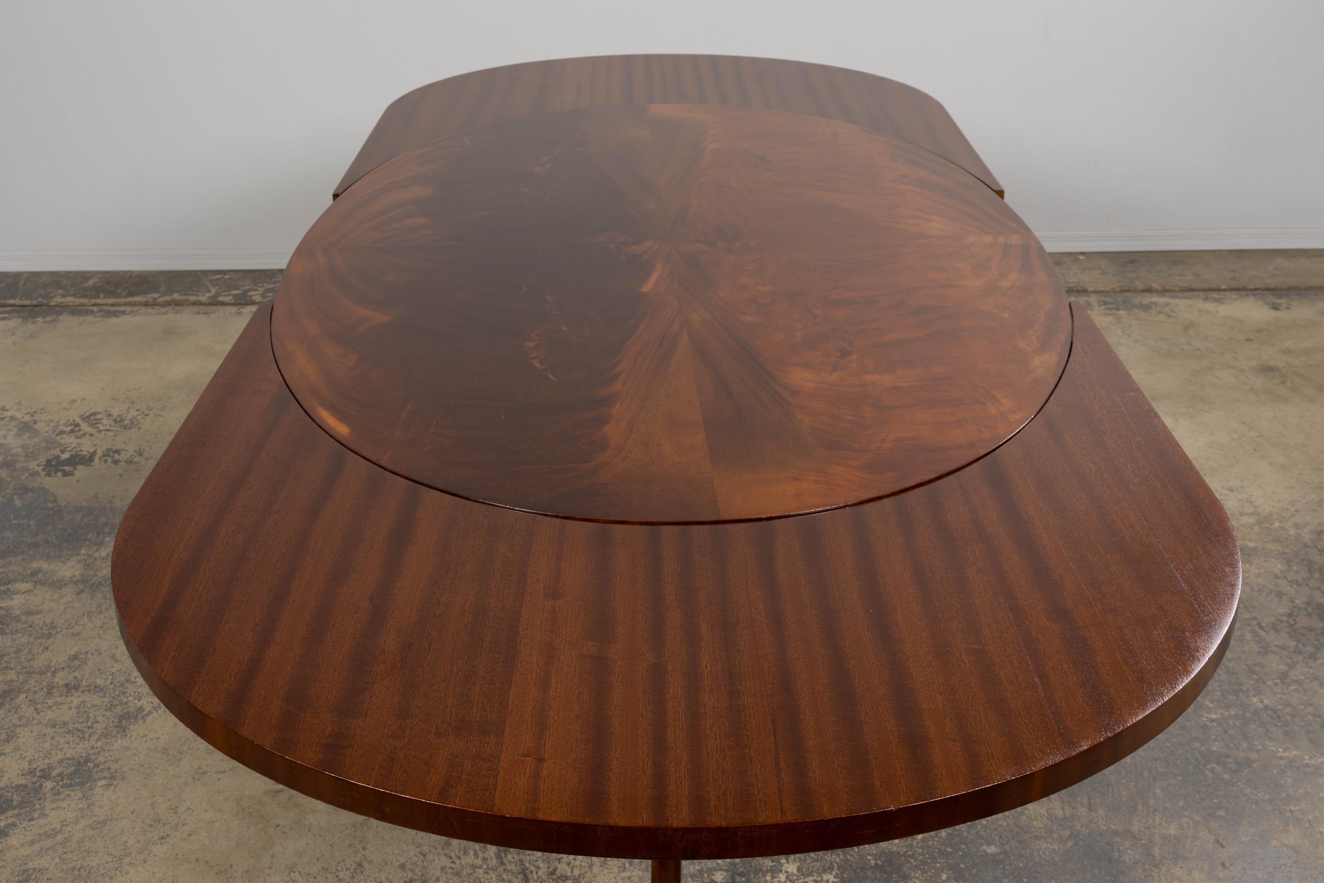 Table de salle à manger ovale à rallonge en acajou et à double piédestal de style géorgien anglais en vente 9