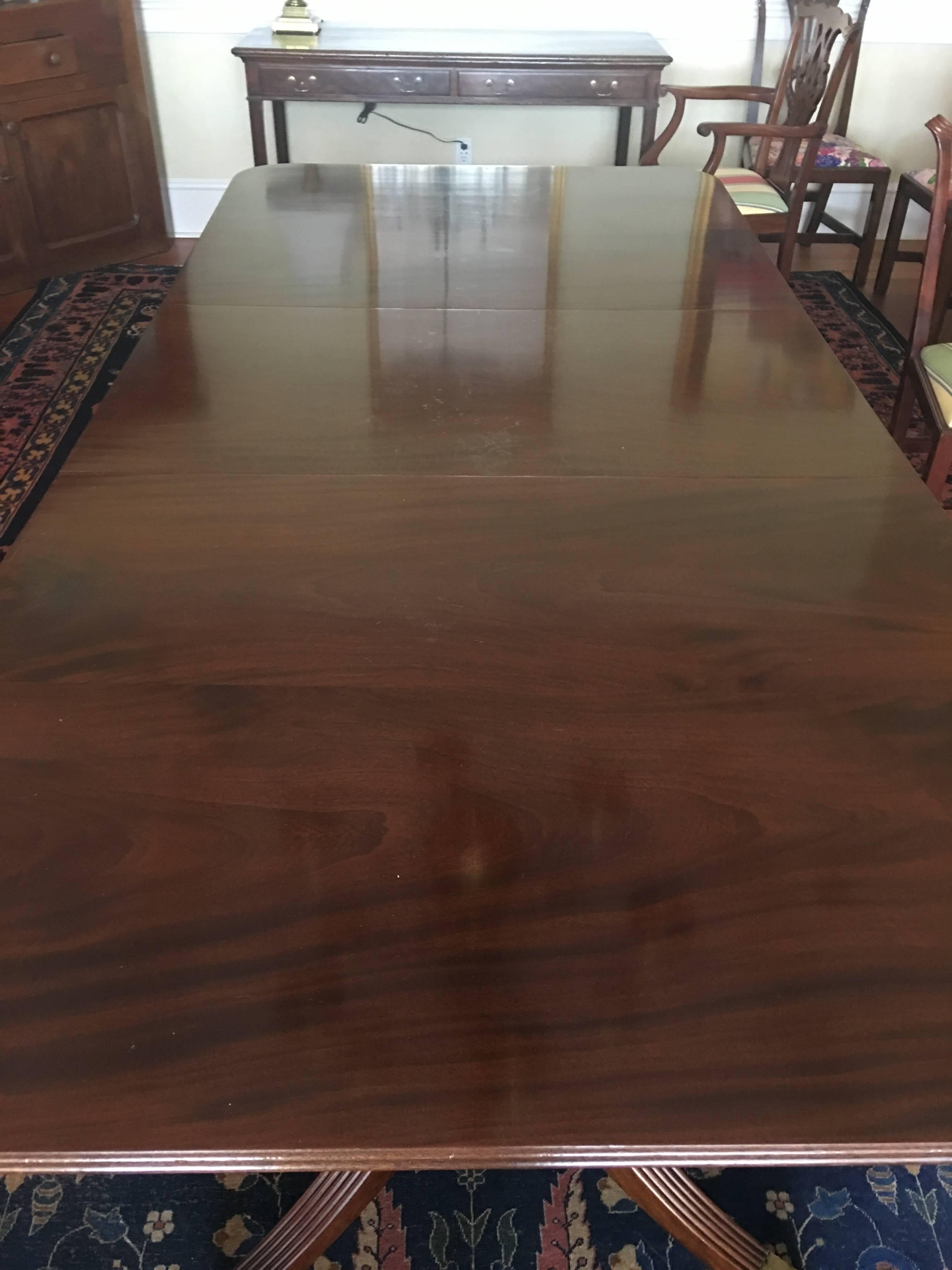 English Georgian Style Mahogany Banquet Dining Table with Leaves, 20th Century 5