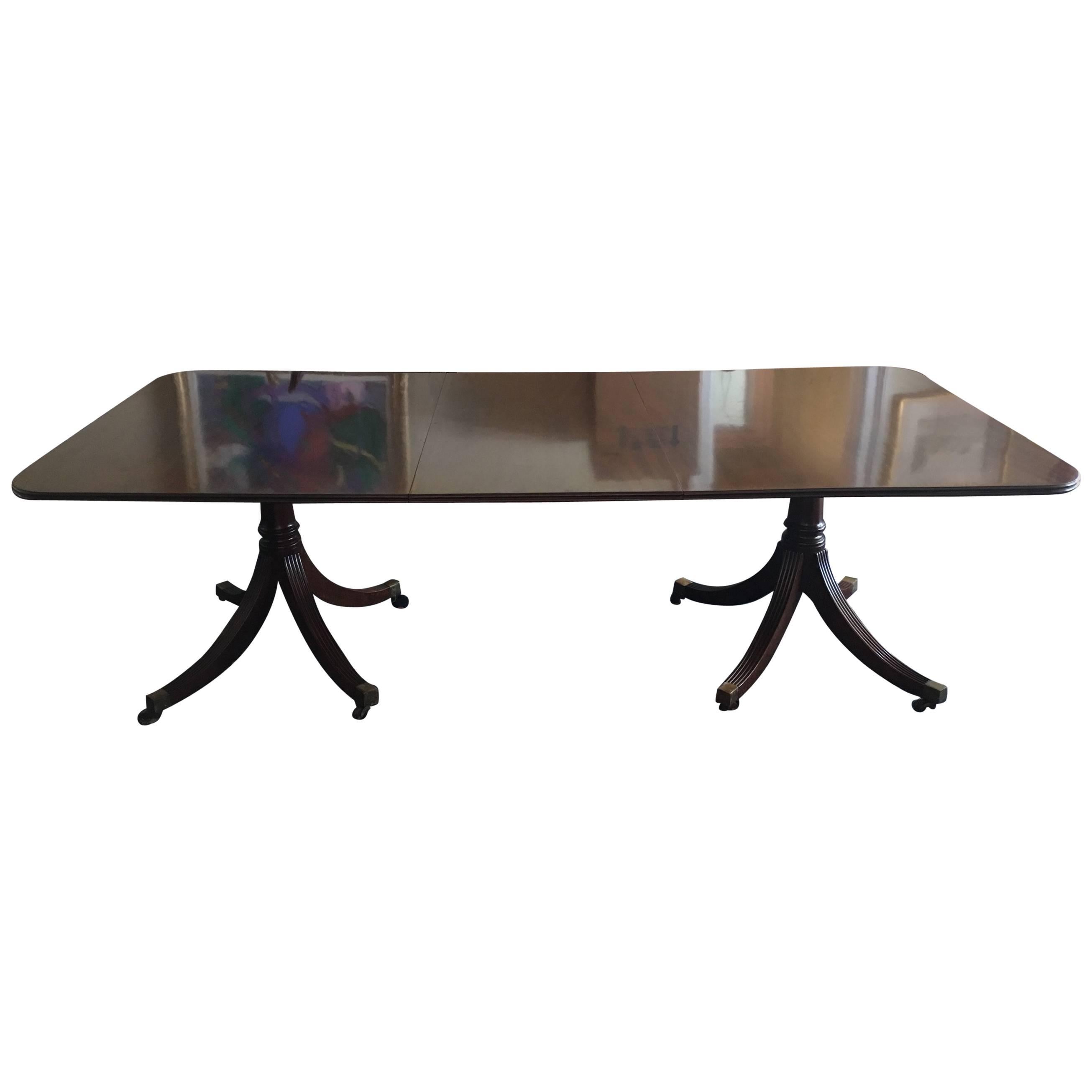 English Georgian Style Mahogany Banquet Dining Table with Leaves, 20th Century