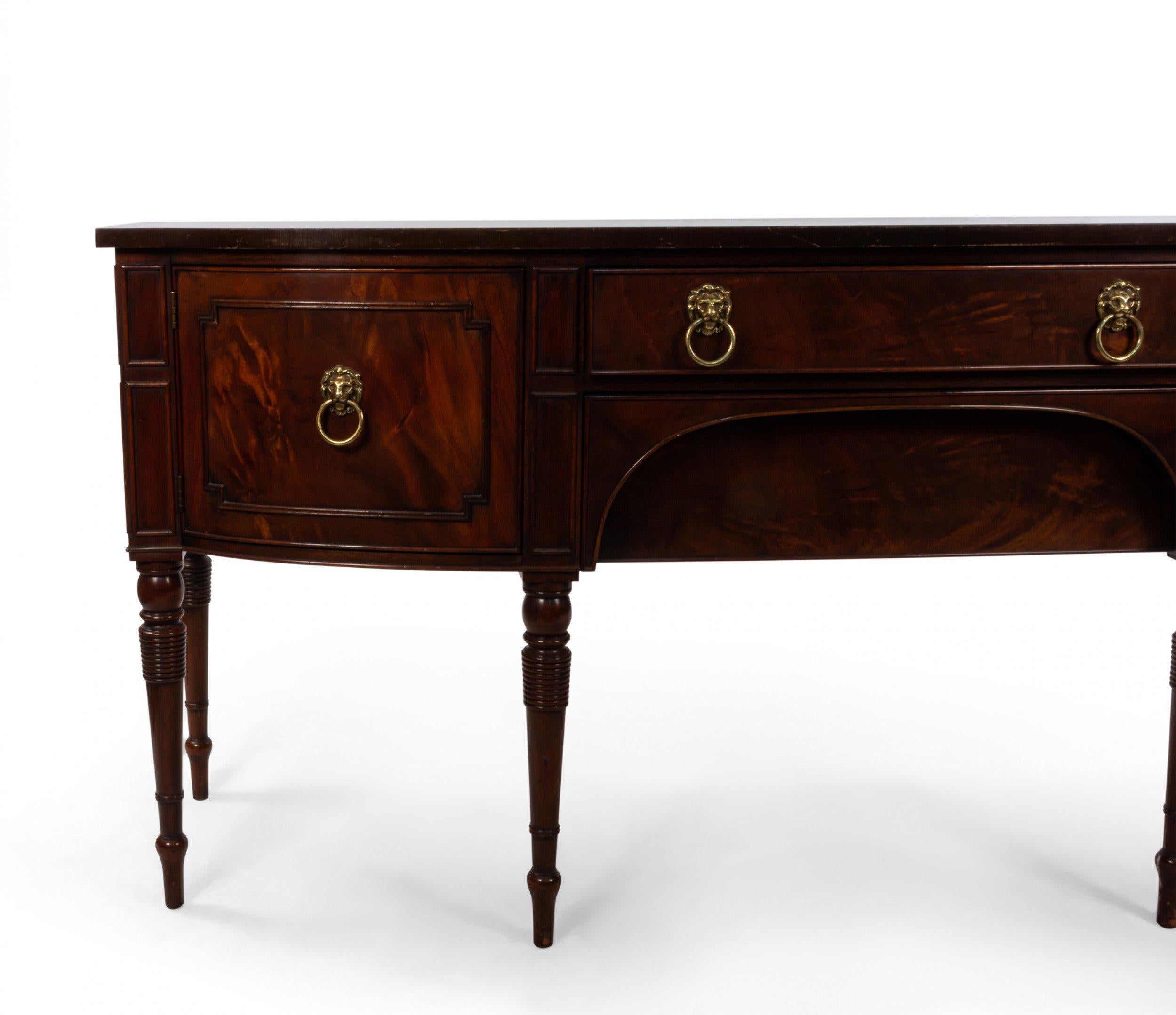 English Georgian Style Mahogany Credenza In Good Condition In Queens, NY