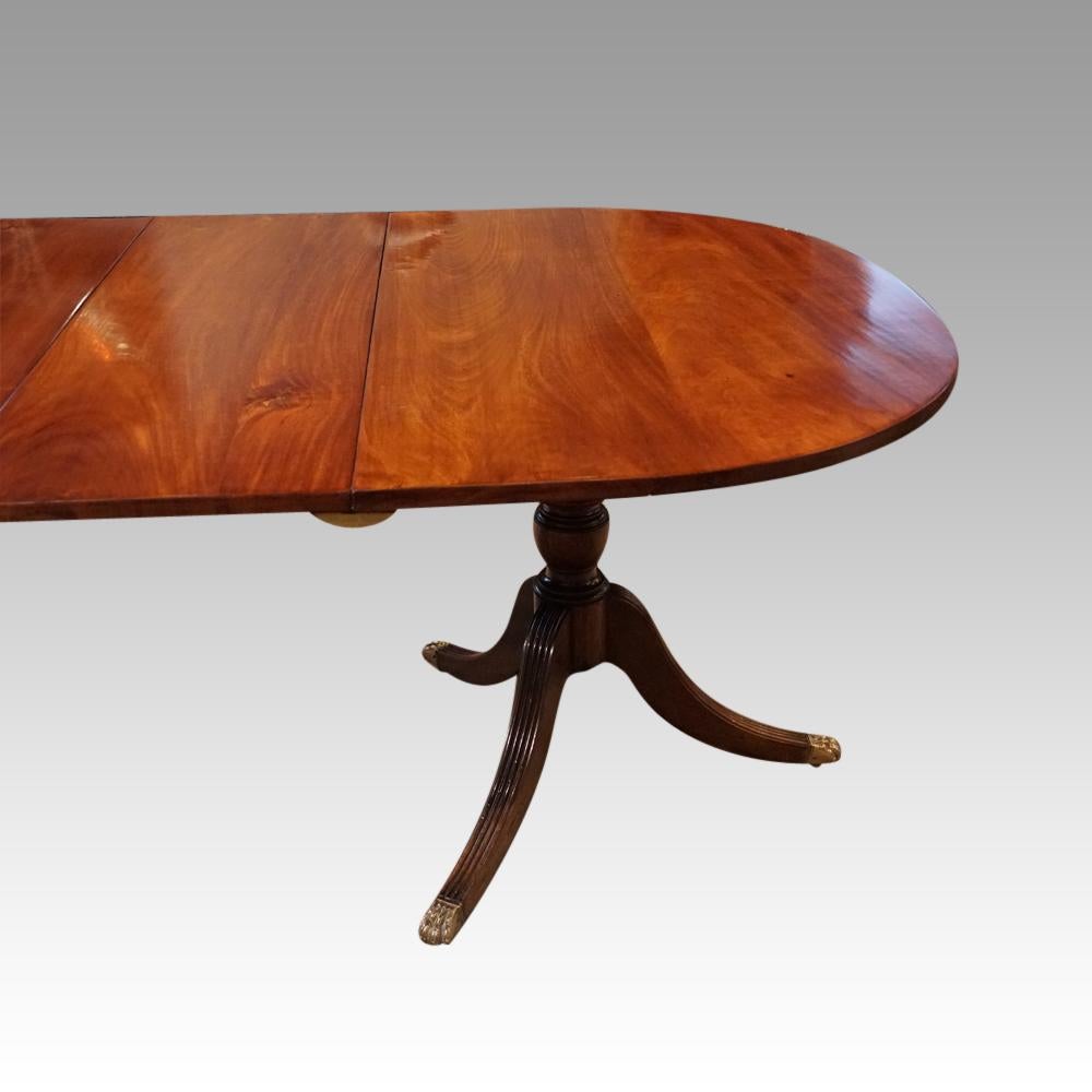 English Georgian Style Mahogany Dining Table For Sale 1