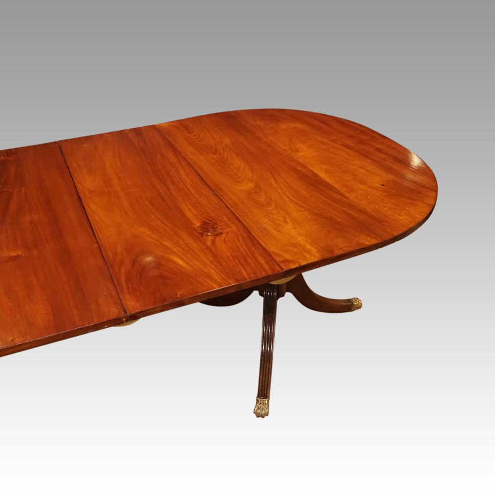 English Georgian Style Mahogany Dining Table For Sale 2