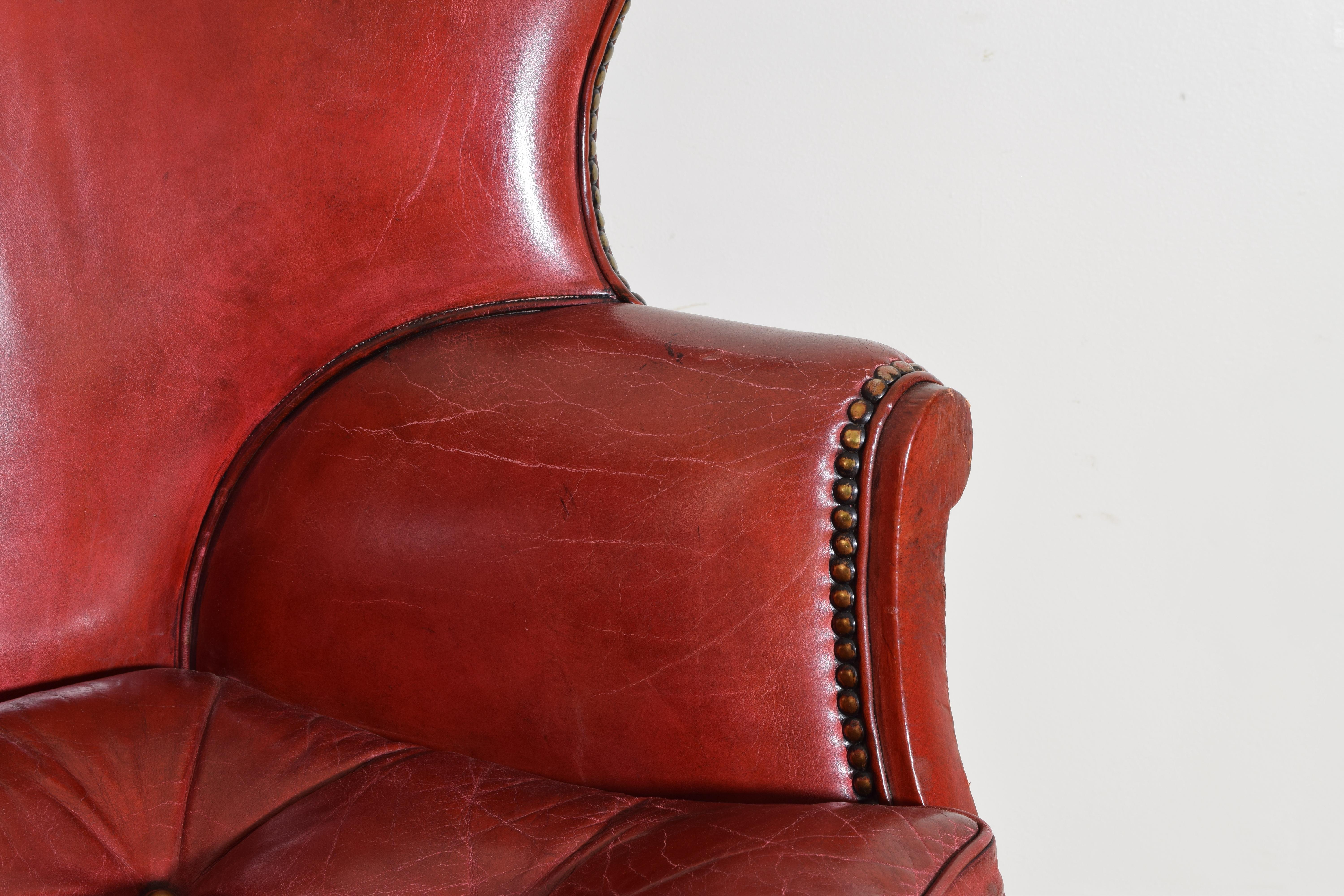 English Georgian Style Mahogany & Leather Upholstered Swivel Wing Chair For Sale 2